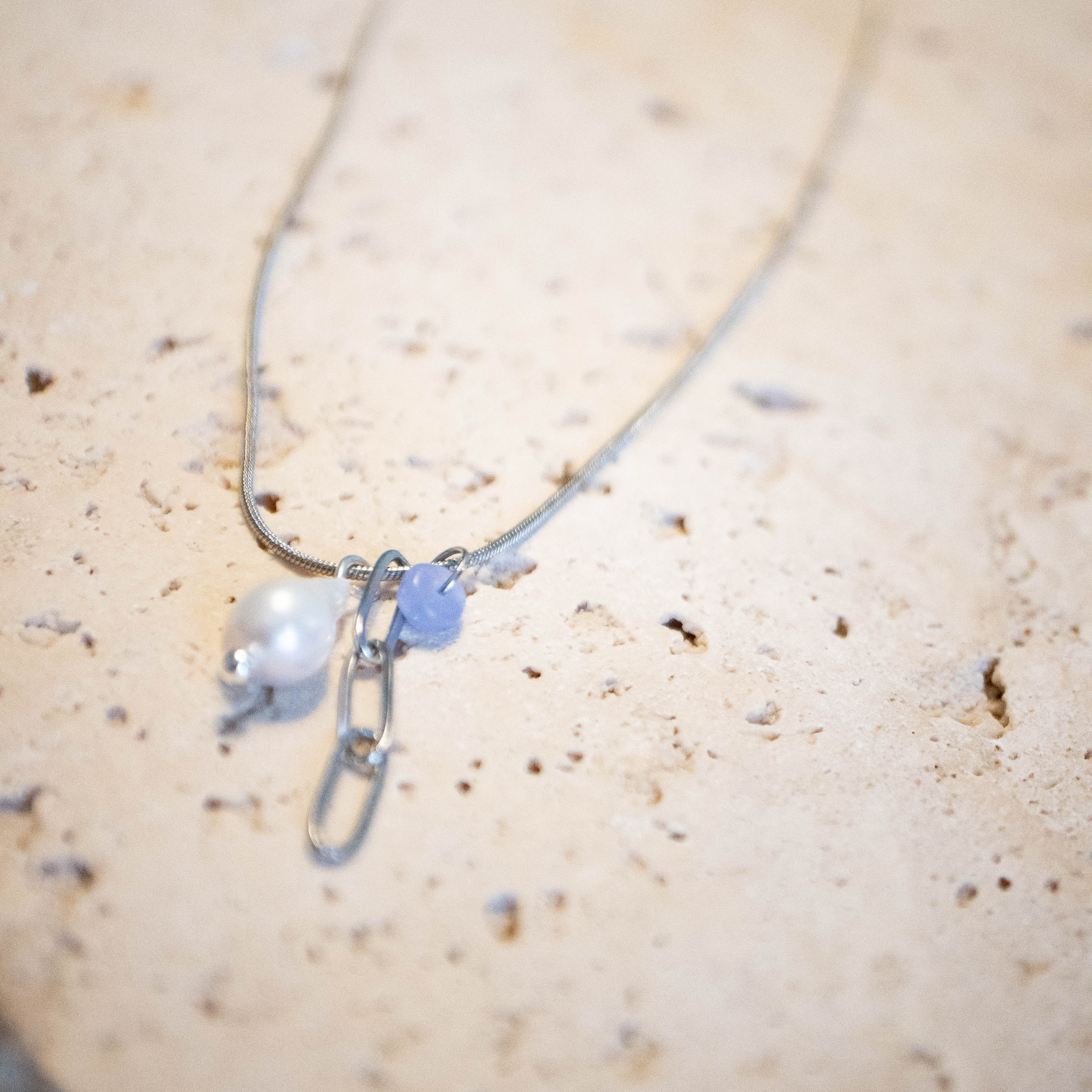 ++ Edelstahlkette mit Anhängern und Barokperle silber - Nooe UG