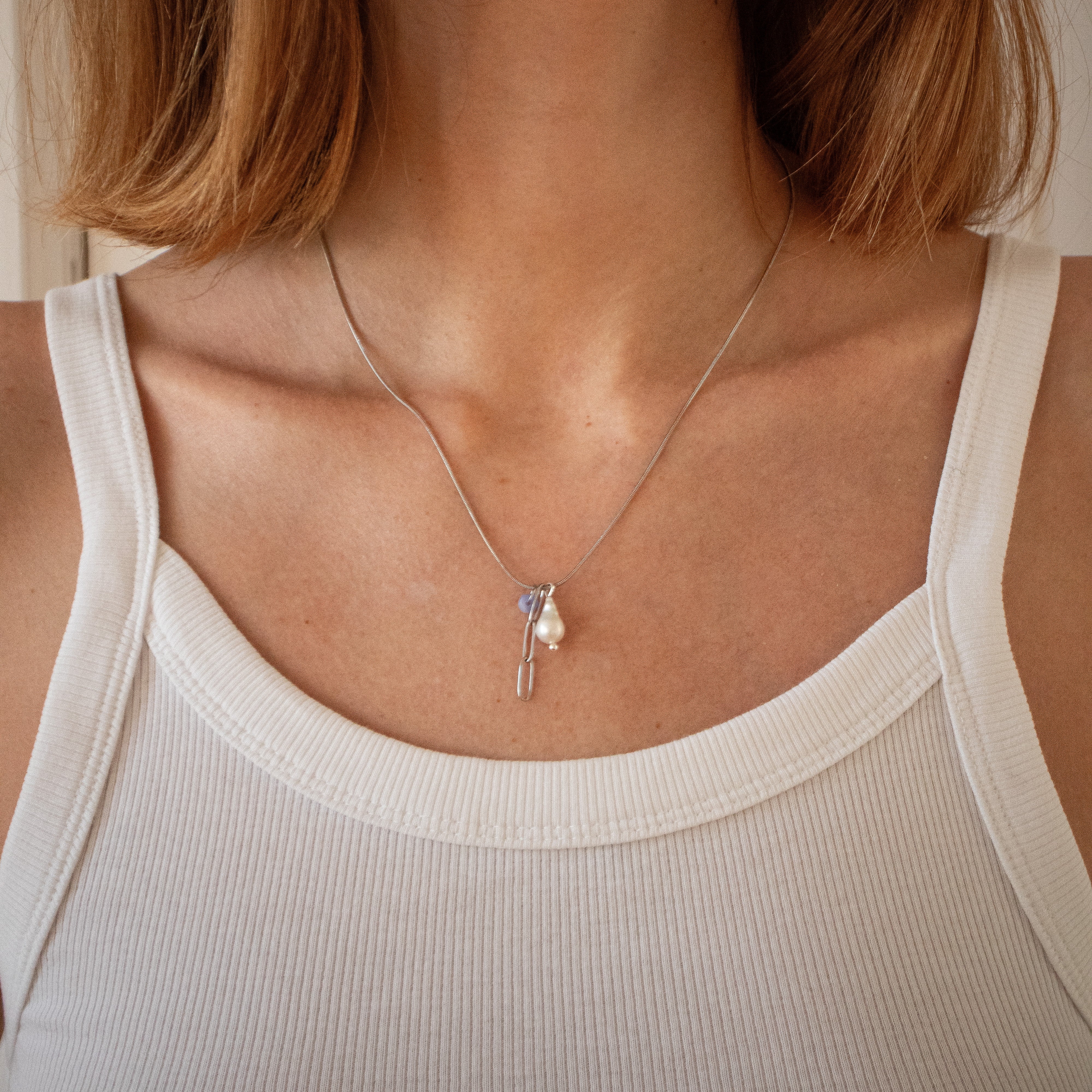 ++ Edelstahlkette mit Anhängern und Barokperle silber - Nooe UG