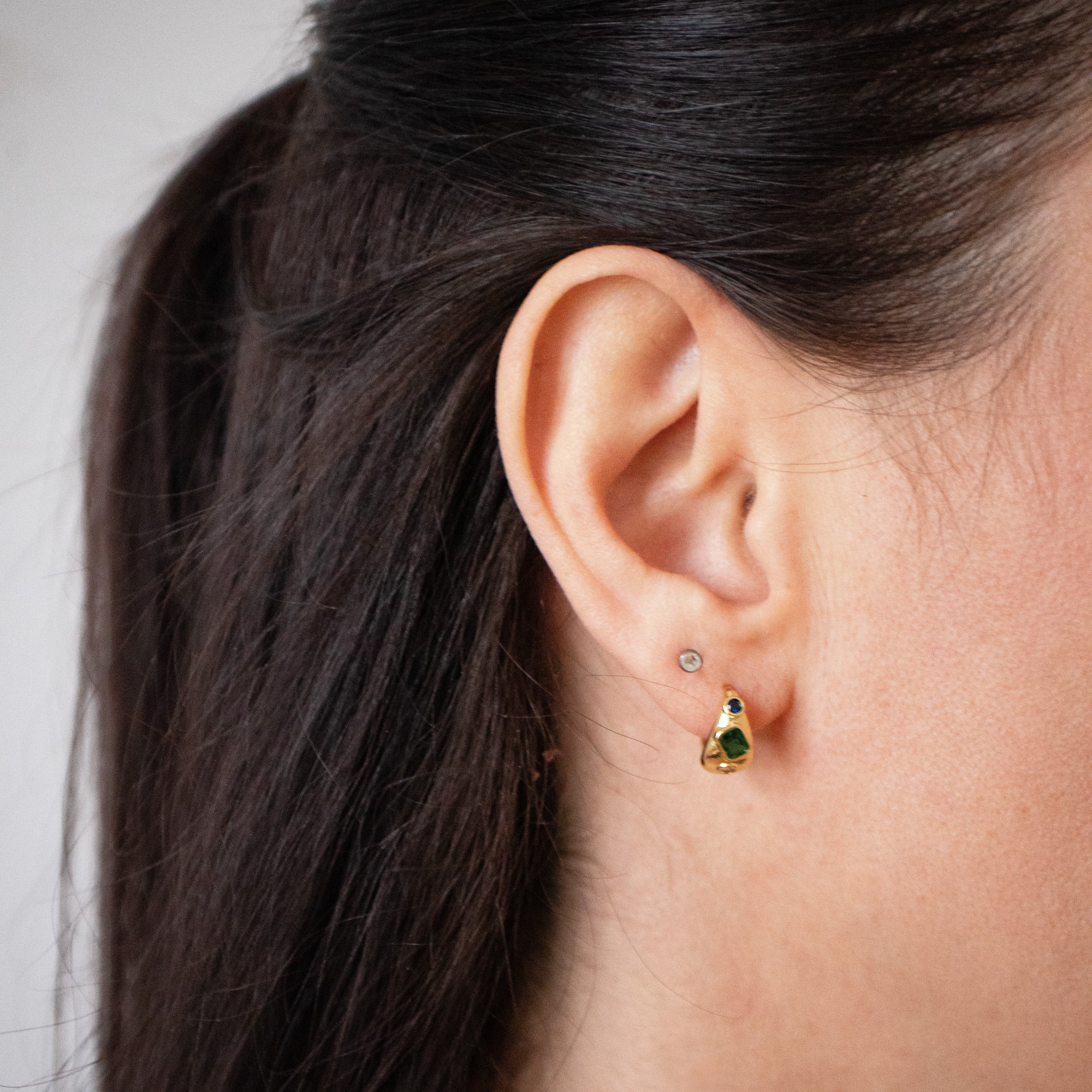 ++ Gold huggies mit grünen Zirkonia - Nooe UG