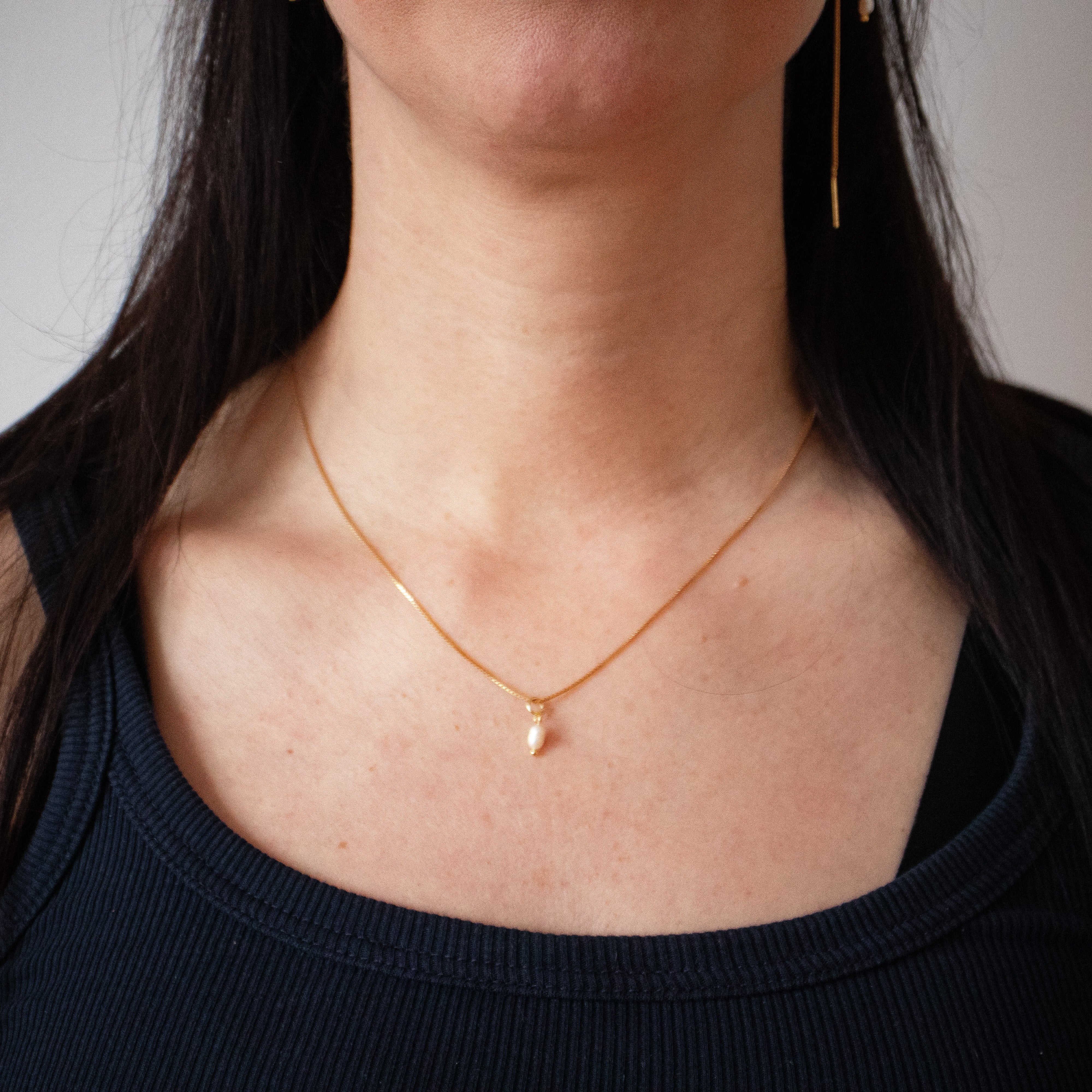 ++ Zarte 925 Silber vergoldete Kette mit mini Süßwasserperle - Nooe UG