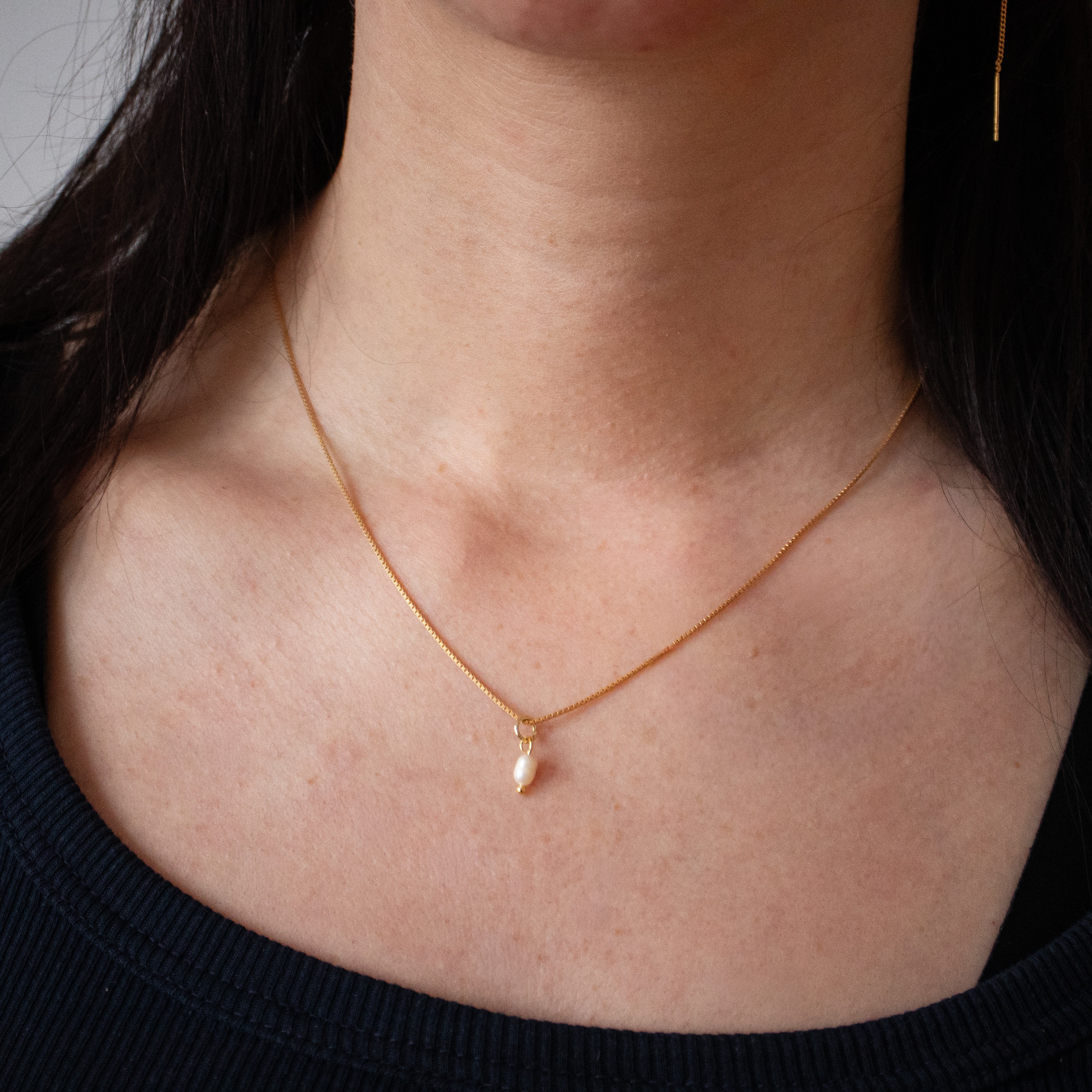 ++ Zarte 925 Silber vergoldete Kette mit mini Süßwasserperle - Nooe UG