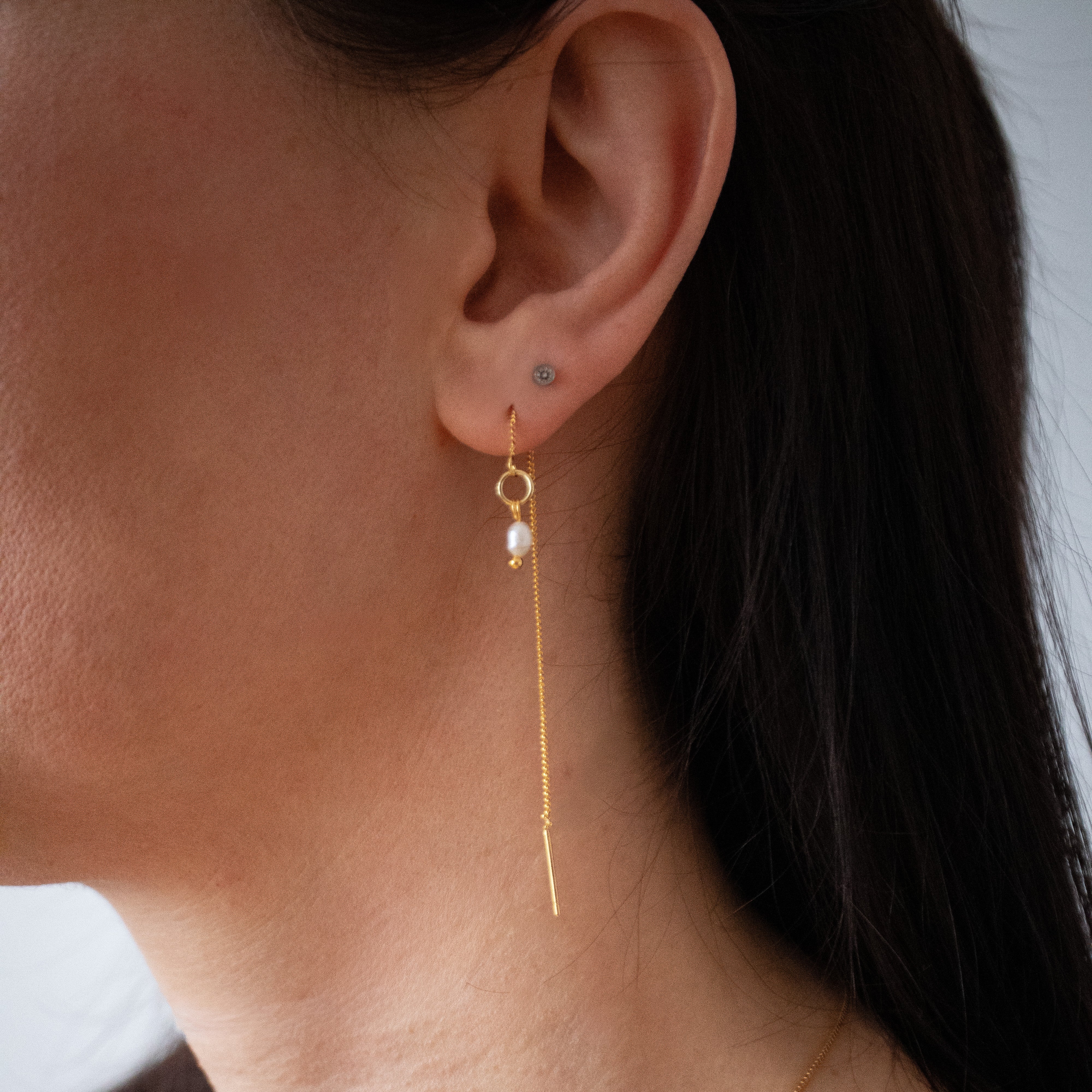 ++ Threader oder Huggie Ihrringe mit Mini Süßwasserperle vergoldet - Nooe UG