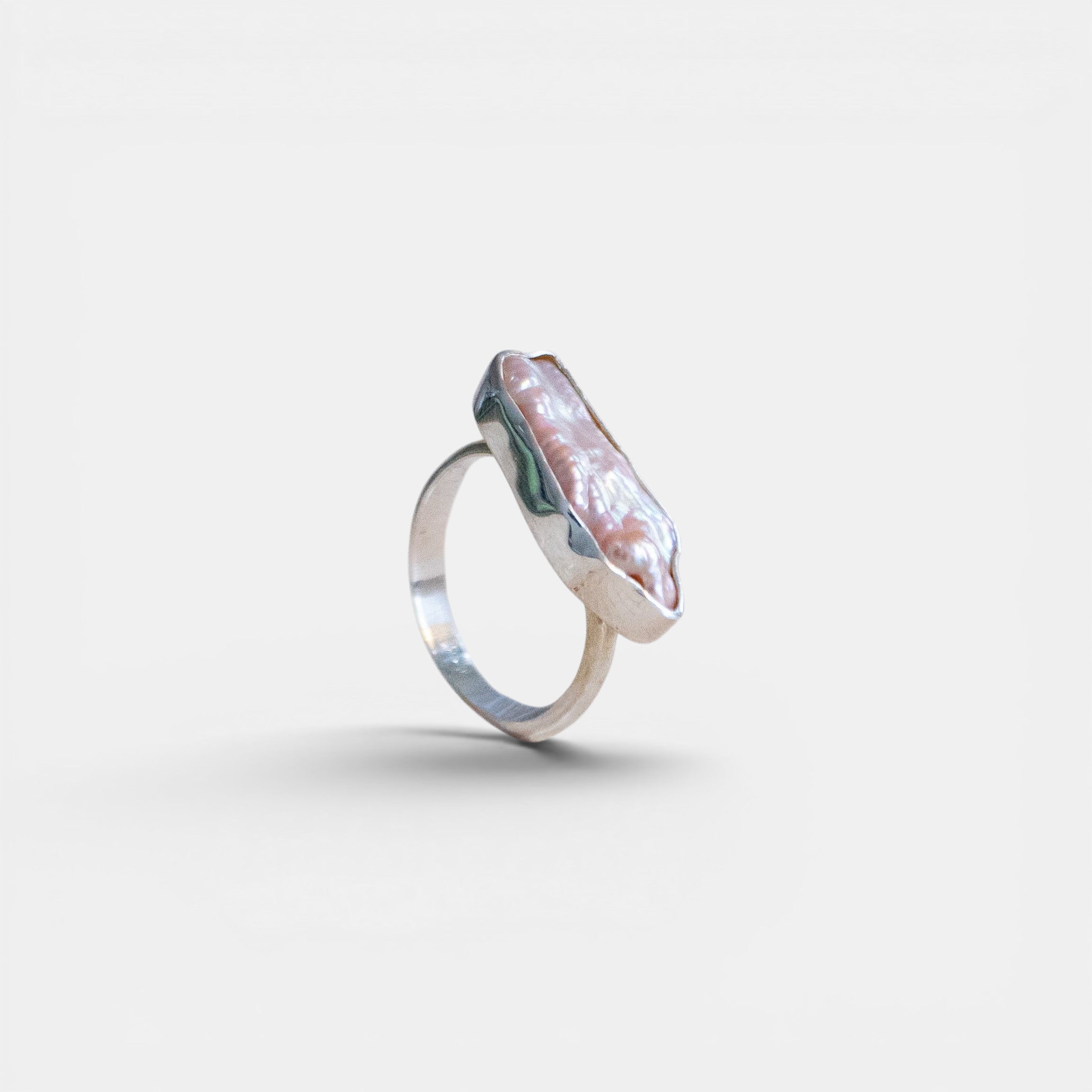 Zarter Statement-Ring aus 925 Sterling Silber mit rosa Süßwasserperle - Nooe UG