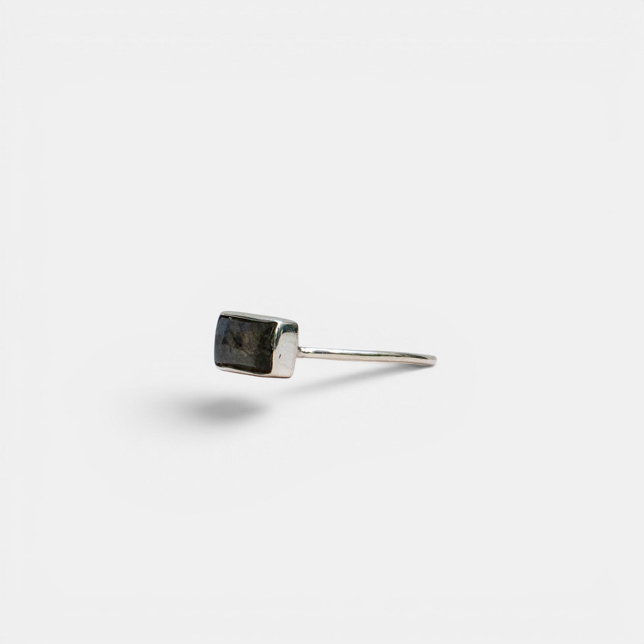 Bali Labradorit Ring – Rechteckiger 925 Sterling Silber | NOOE Berlin
