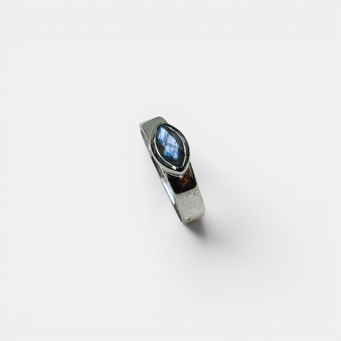 Auge Ring – Labradorit, 925 Sterling Silber | NOOE Berlin