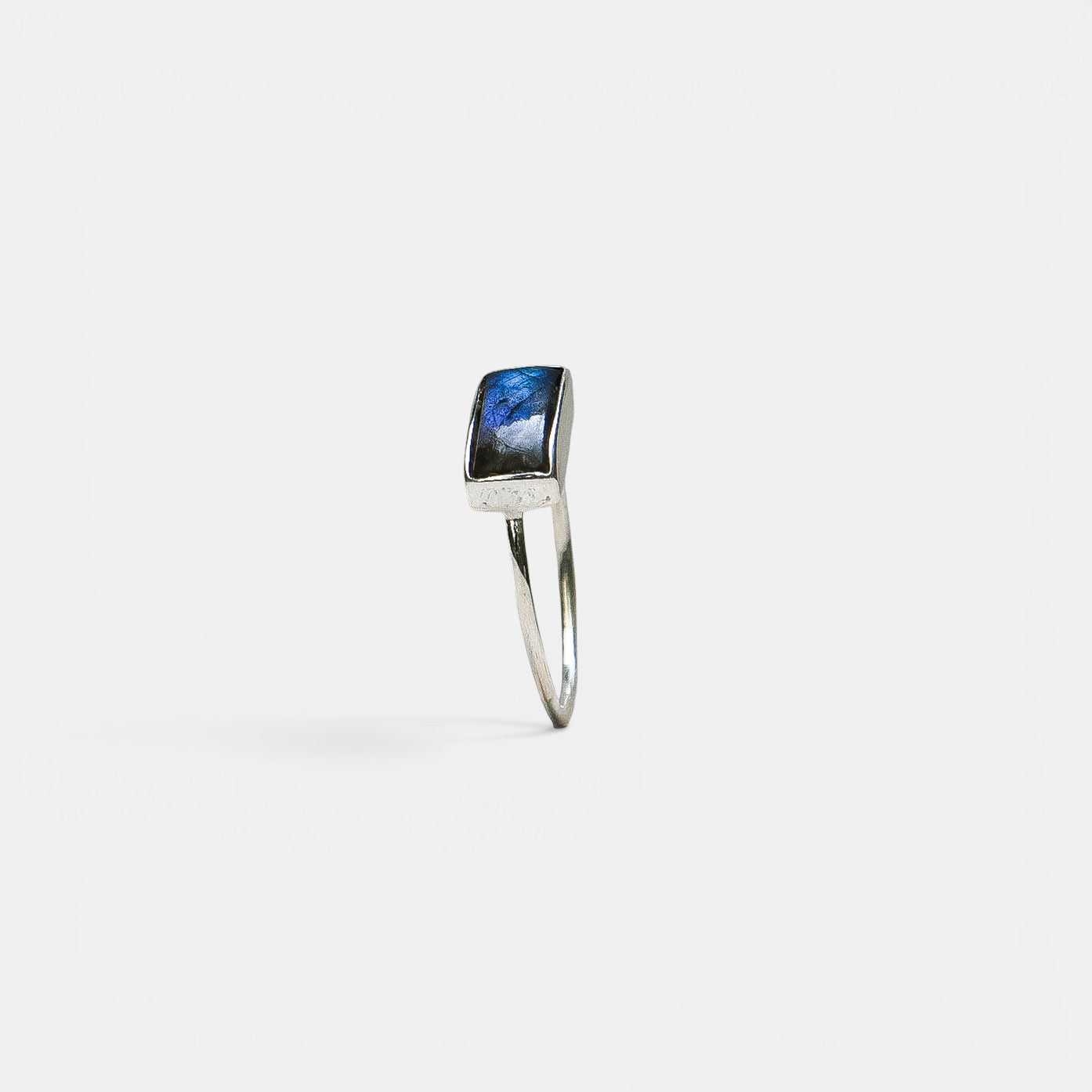 Bali Labradorit Ring – Rechteckiger 925 Sterling Silber | NOOE Berlin