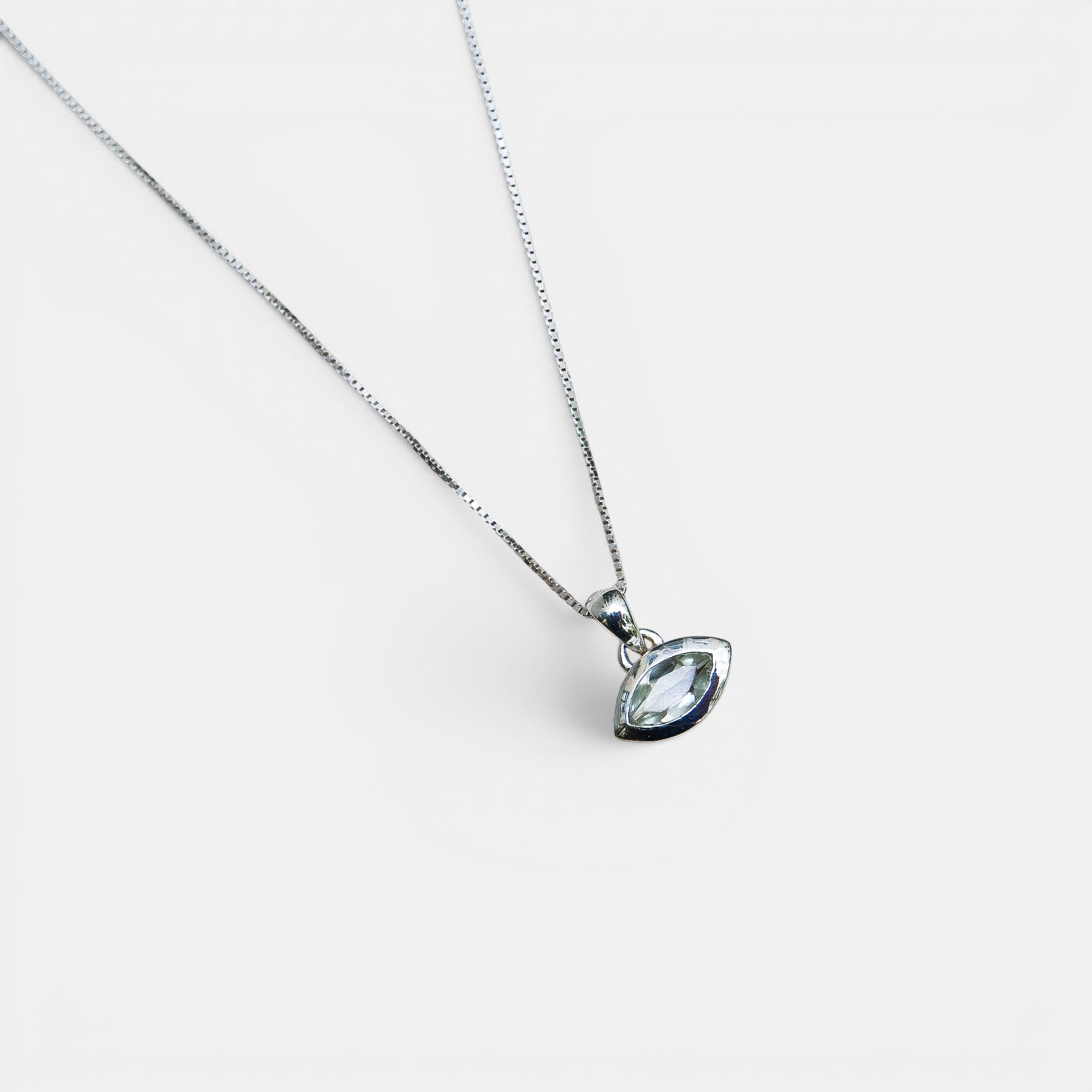 Grüner Amethyst Kette – Anhänger "Auge", 925 Sterling Silber | NOOE Berlin