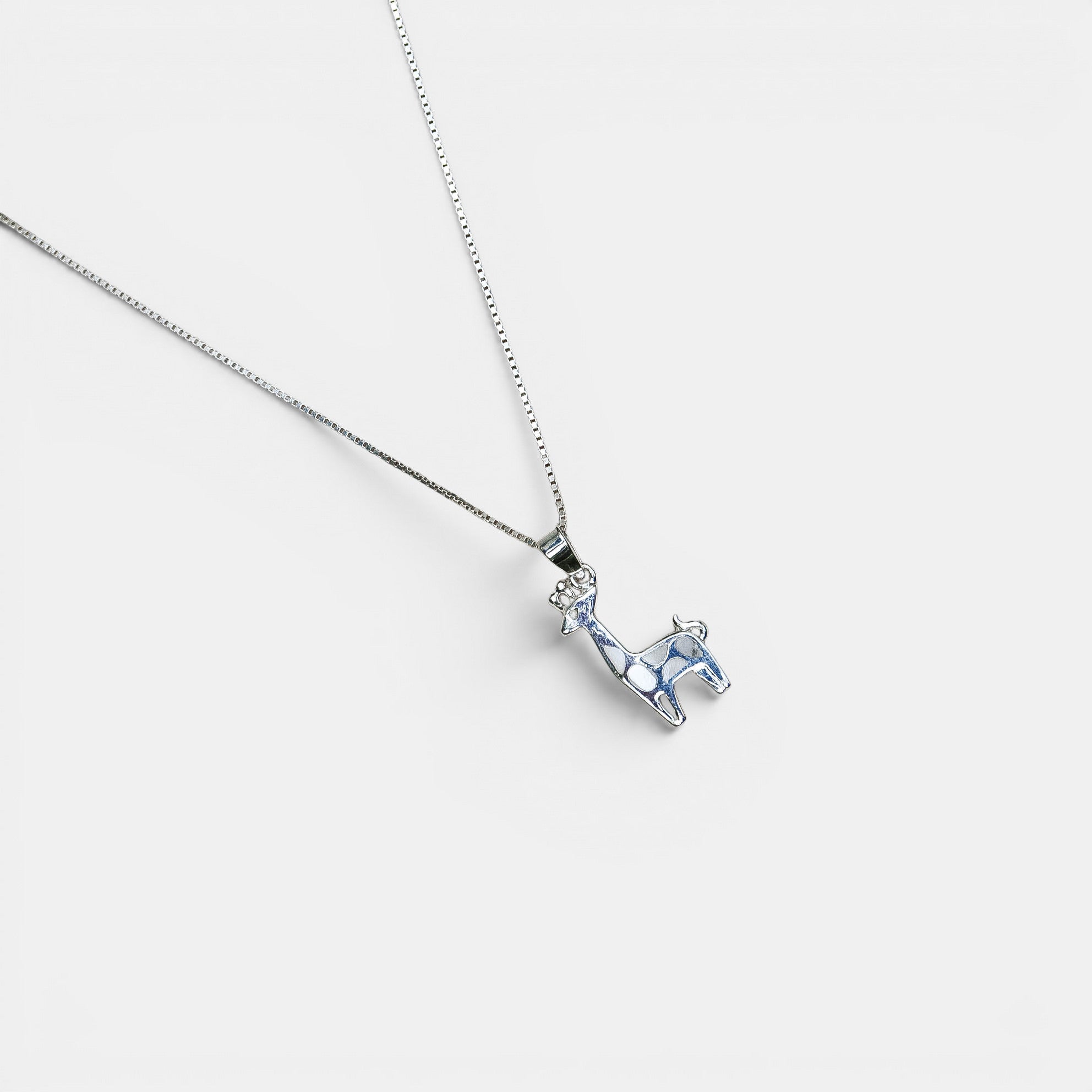 Giraffe Kette – Anhänger mit Perlmutt, 925 Sterling Silber | NOOE Berlin