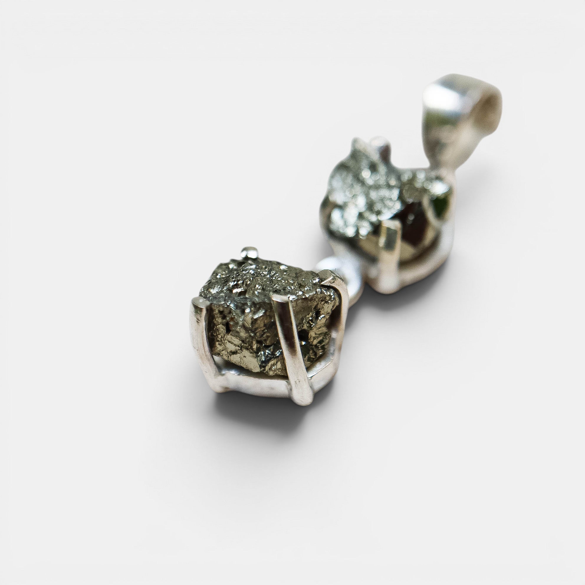 Pyrit Kette – zwei rohe Pyrit-Steine, 925 Sterling Silber | NOOE Berlin