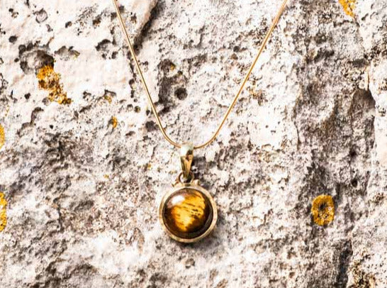 Runde Tigerauge Kette aus Messing handgemacht - NooeBerlin