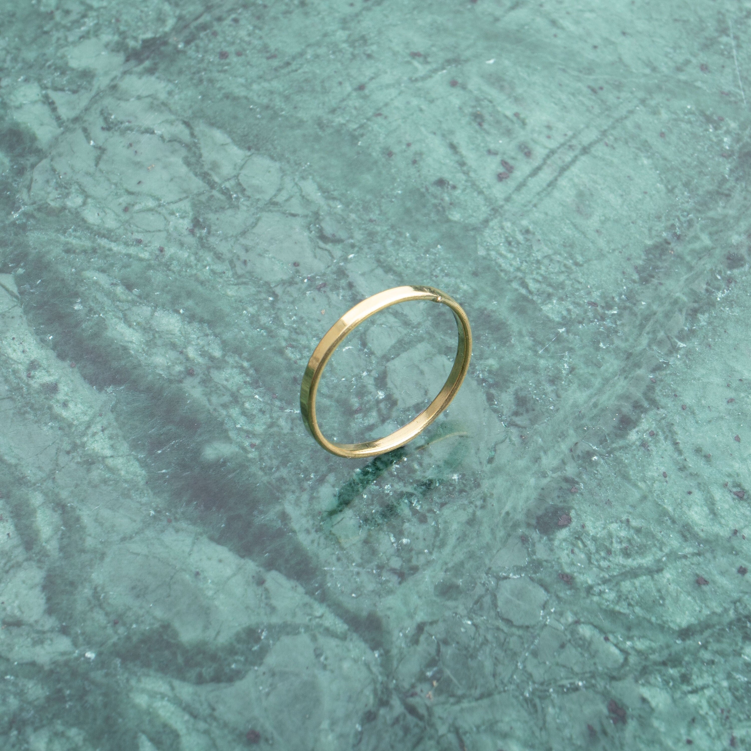 Zierlicher simpler Ring aus Messing handgemacht RB060