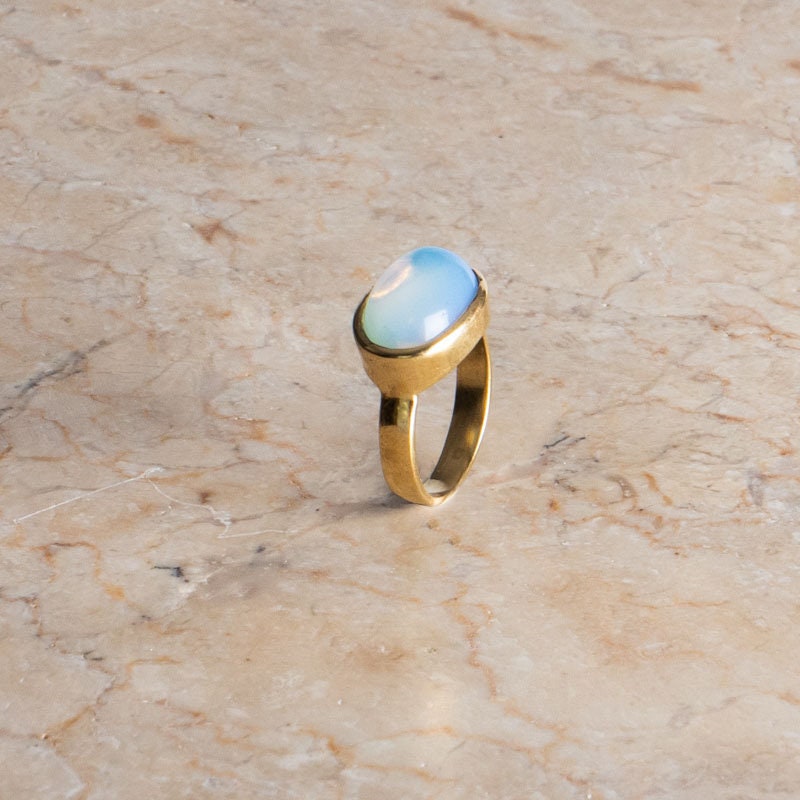 Großer Opal Ring mit ovalem Stein gold handgemacht