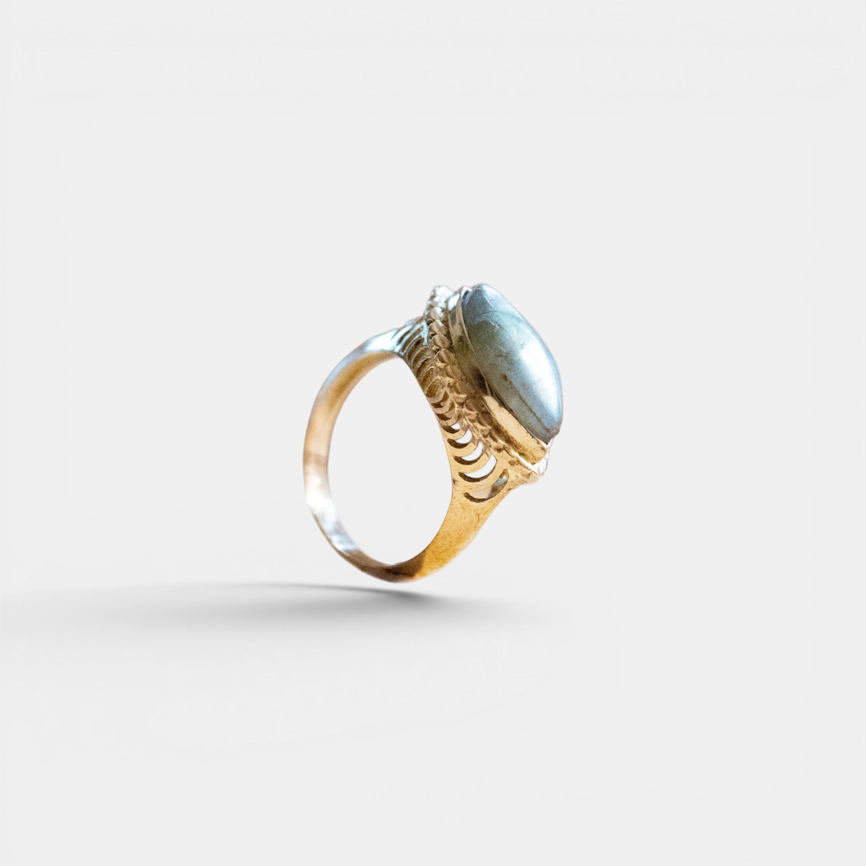 Augenförmiger Labradorit Ring groß gold handgemacht