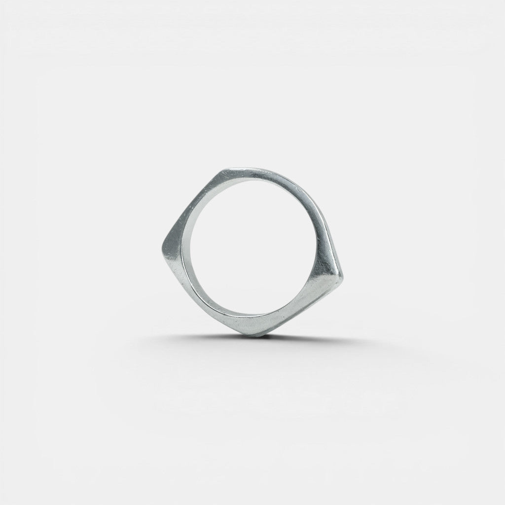 Nooe UG asymmetric ring in solid 925 sterling silver with a smooth, modern finish. Handmade minimalist jewelry.