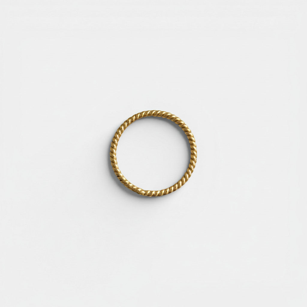 Nooe UG delicate gold brass twisted ring, handmade, nickel-free, suitable for everyday wear or special occasions.