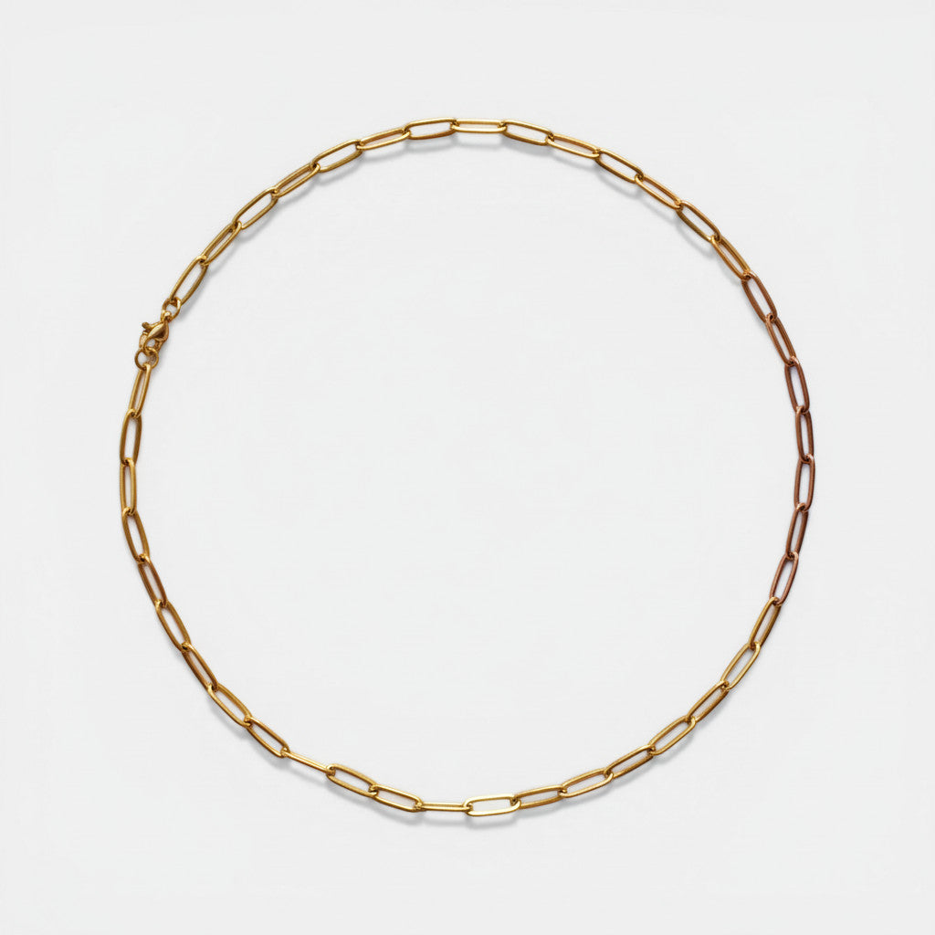 Nooe UG gold paperclip chain necklace made of stainless steel with a lobster clasp. Minimalist design, 40cm length.