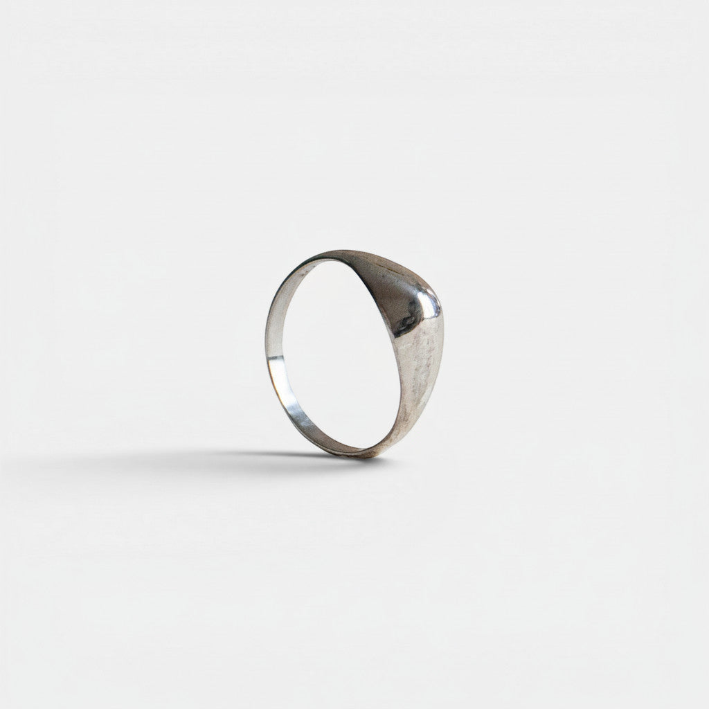Nooe UG handmade 925 sterling silver ring shaped like a mountain or hill, minimalist design.