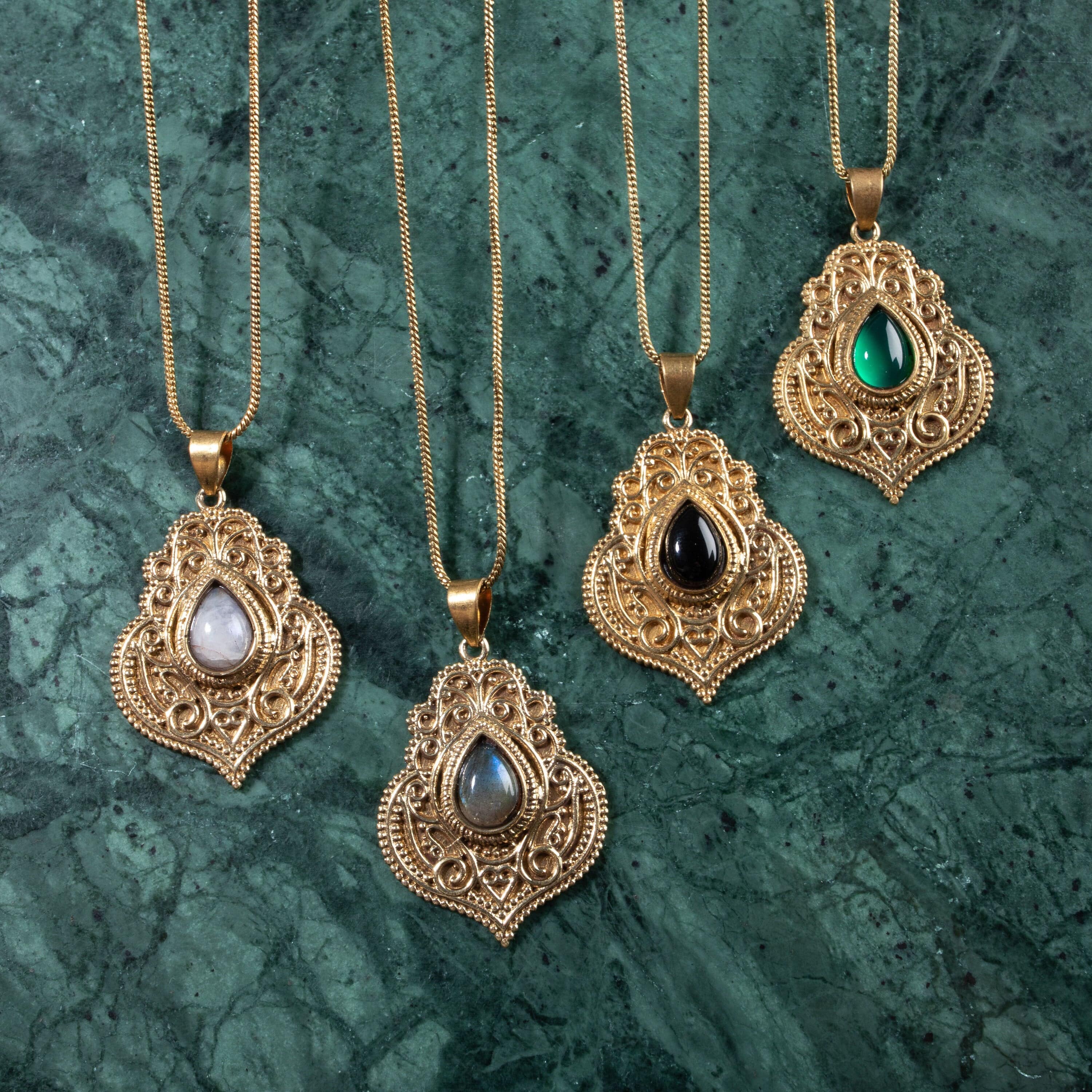 Mondstein Mandala Kette gold handgemacht - NooeBerlin