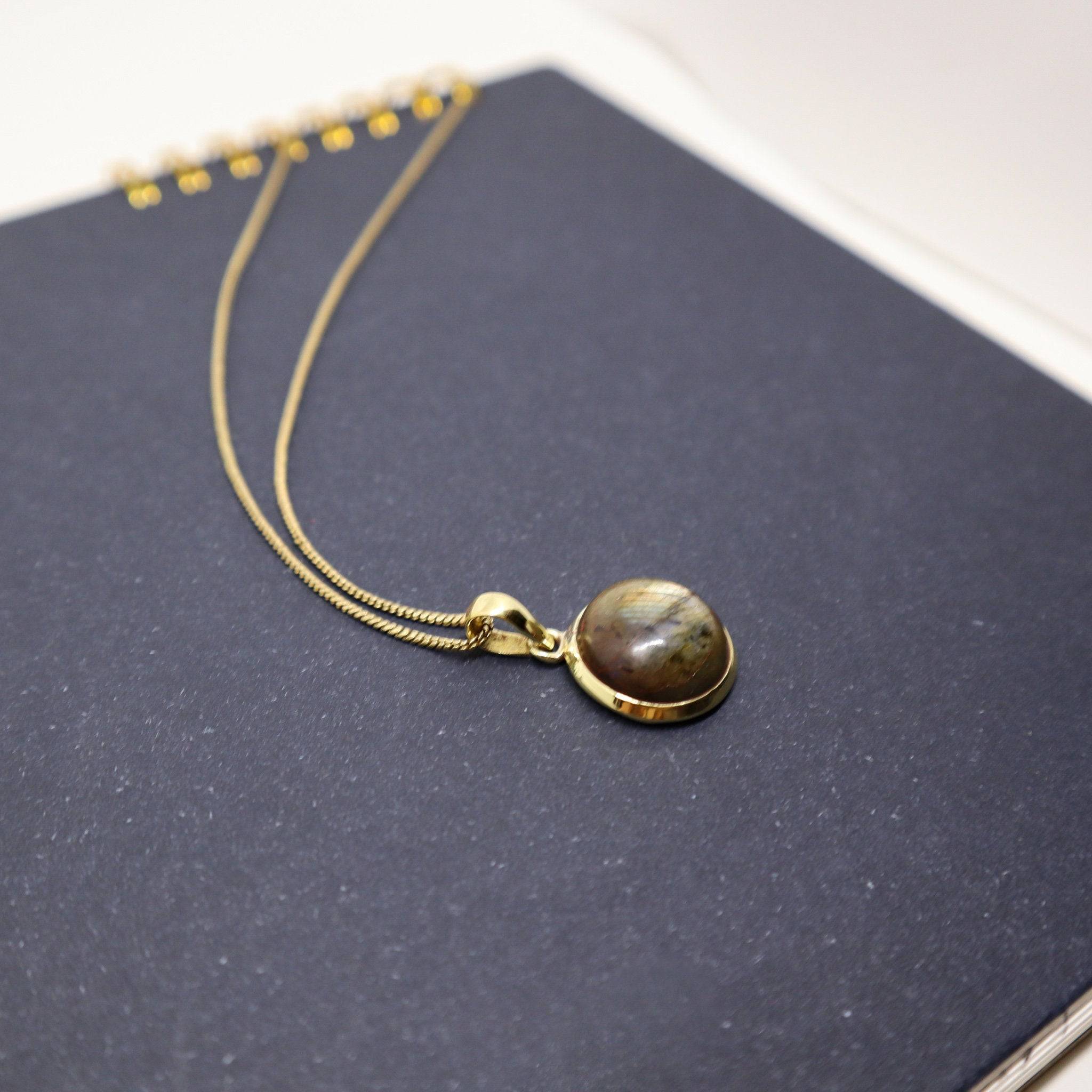 Runde Labradorit Kette aus Messing handgemacht - NooeBerlin