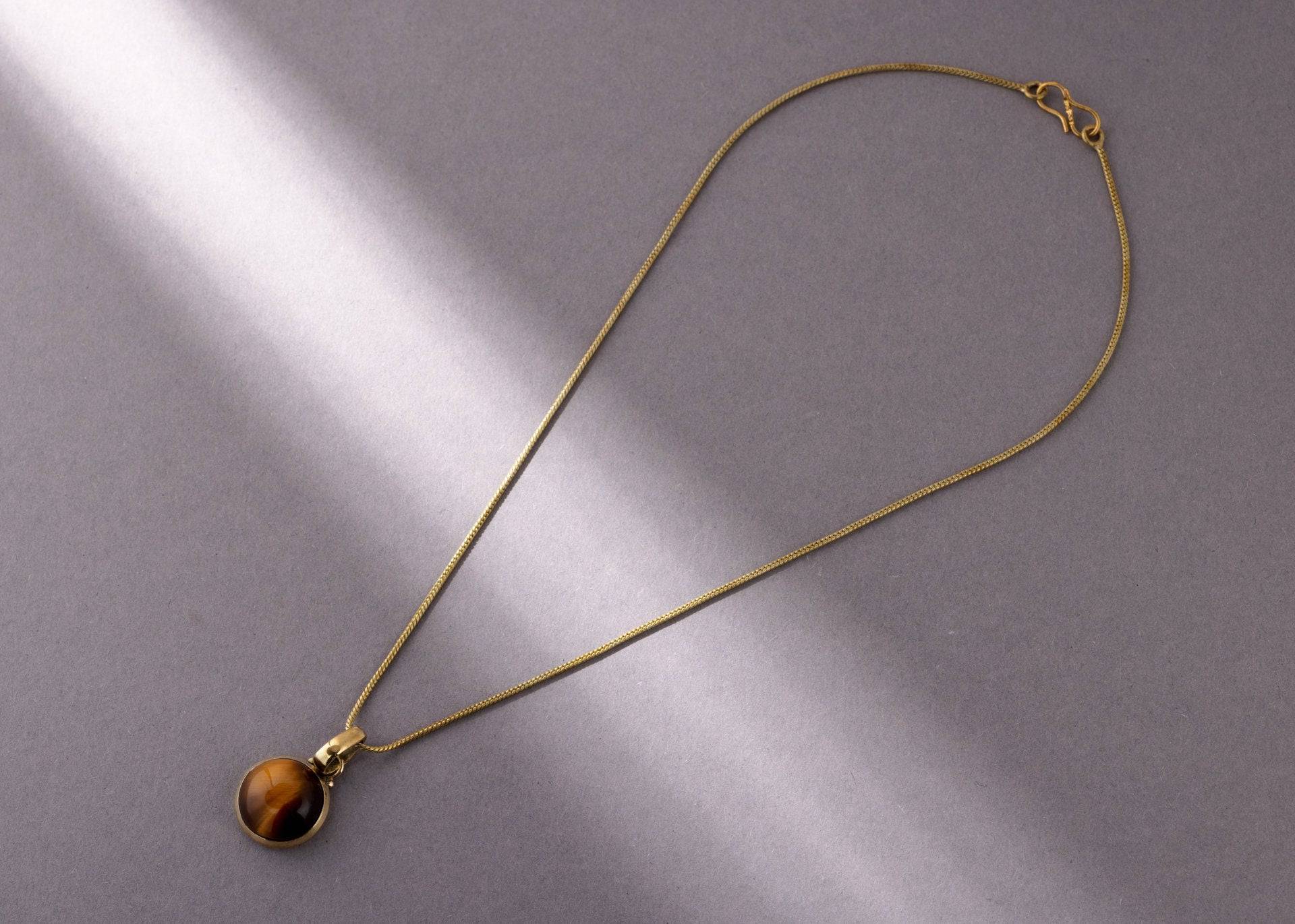 Runde Tigerauge Kette aus Messing handgemacht - NooeBerlin