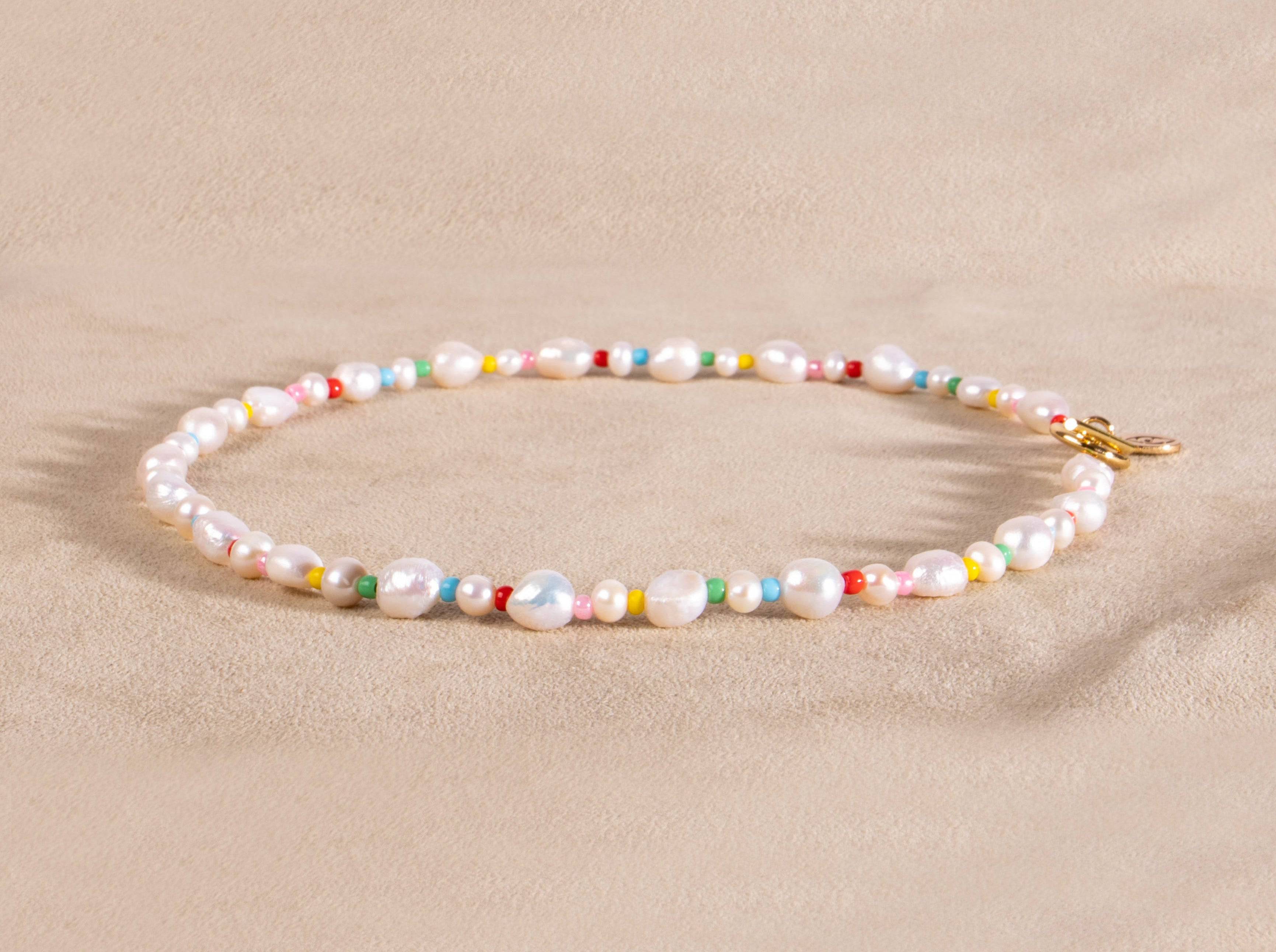 Perlenkette mit Rocailles Regenbogen choker gold handgemacht - NooeBerlin