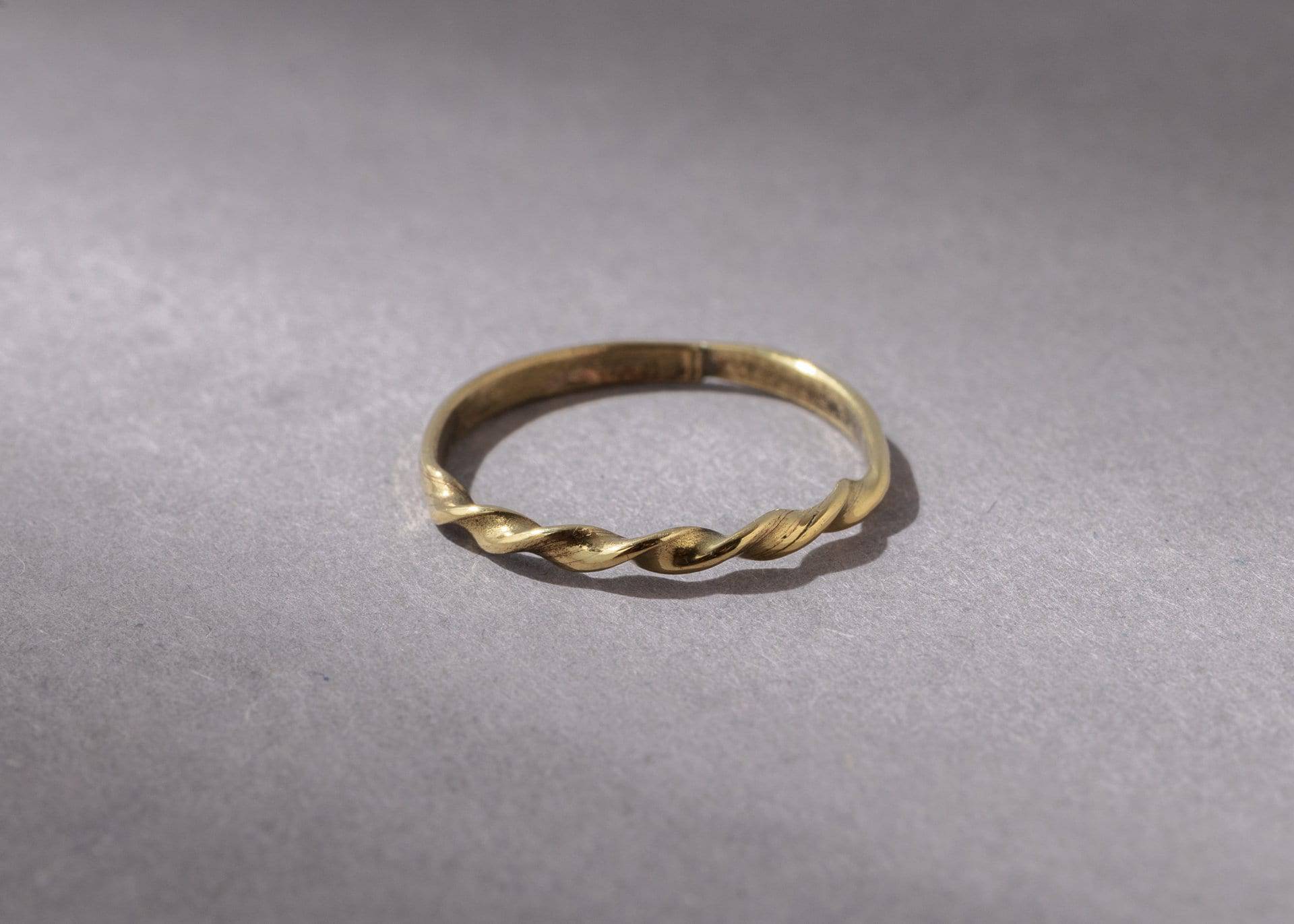 Feiner gedrehter Ring gold handgemacht - NooeBerlin