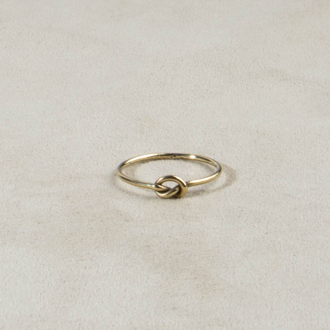 Feiner Ring mit Knoten gold handgemacht - NooeBerlin