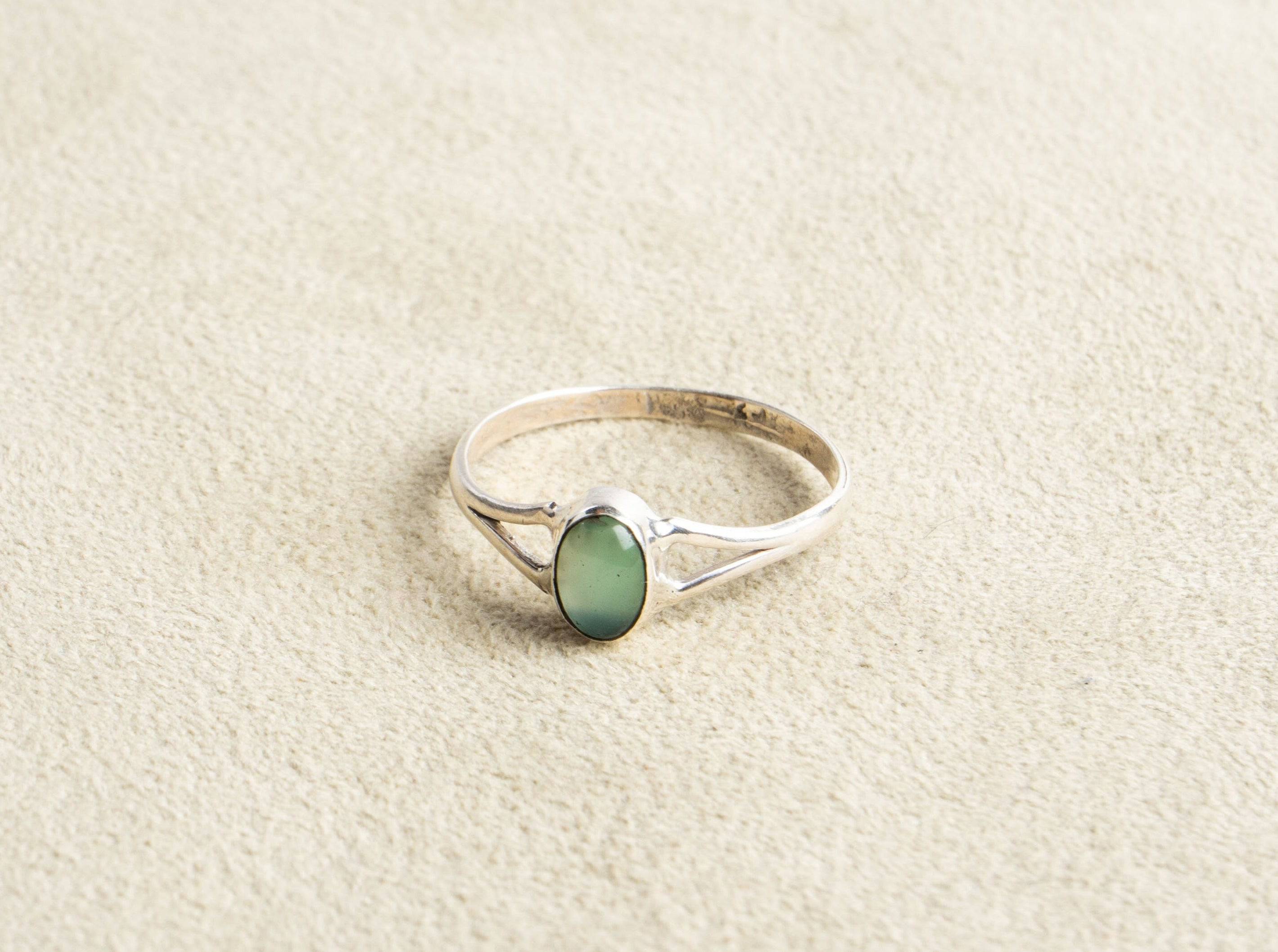 Kleiner grüner Onyx Ring mit ovalem Stein aus 925 Sterling Silber handgemacht - NooeBerlin