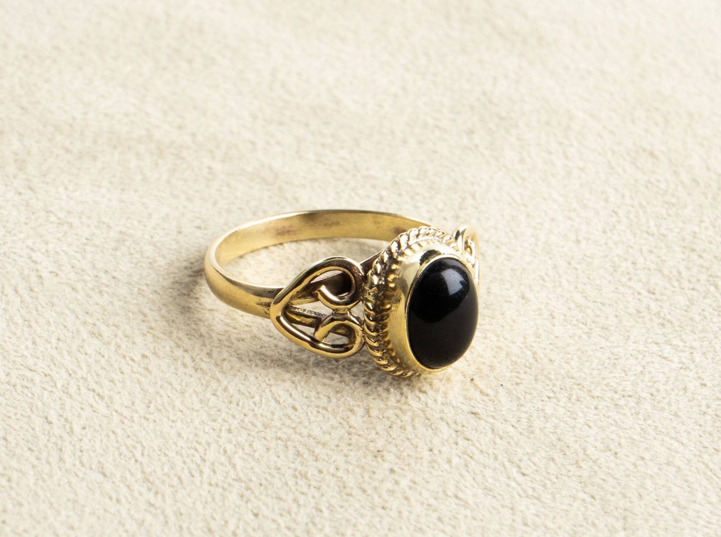 Onyx Ring mit ovalem Stein verspielt handgemacht - NooeBerlin