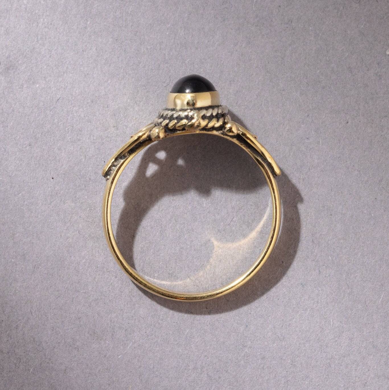 Onyx Ring mit ovalem Stein verspielt handgemacht - NooeBerlin