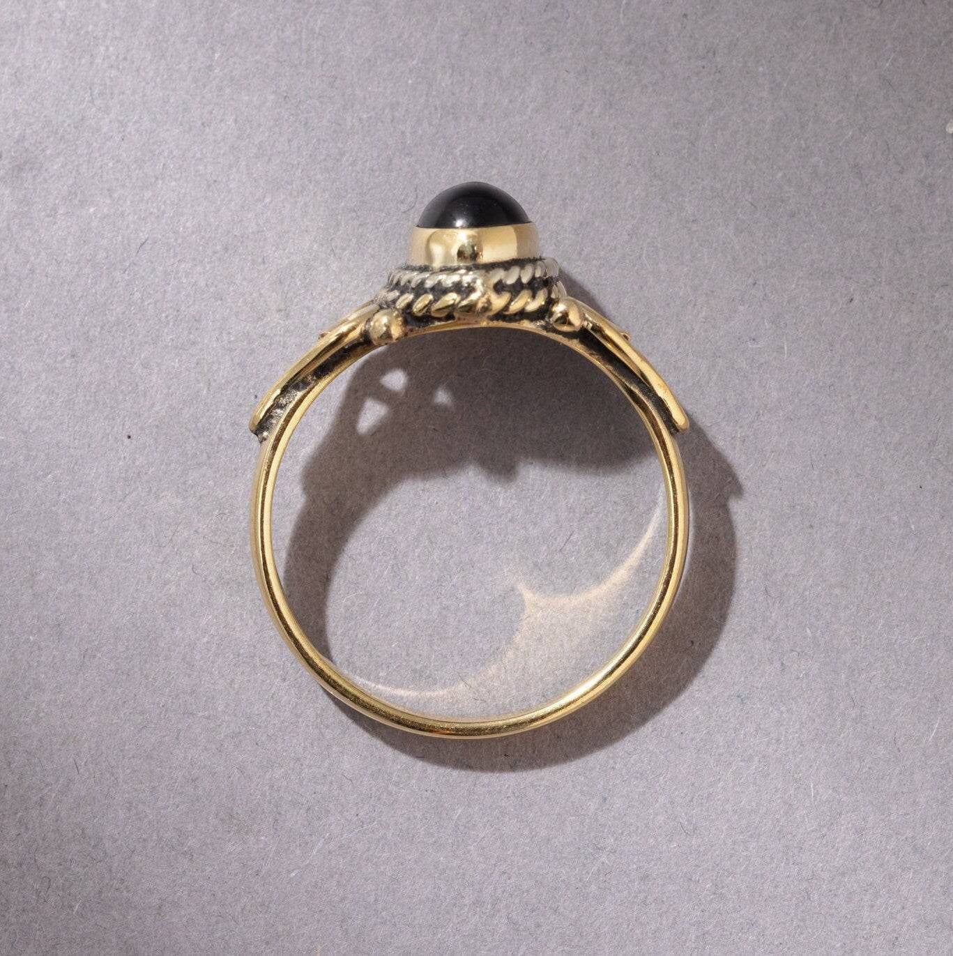 Onyx Ring mit ovalem Stein verspielt handgemacht - NooeBerlin