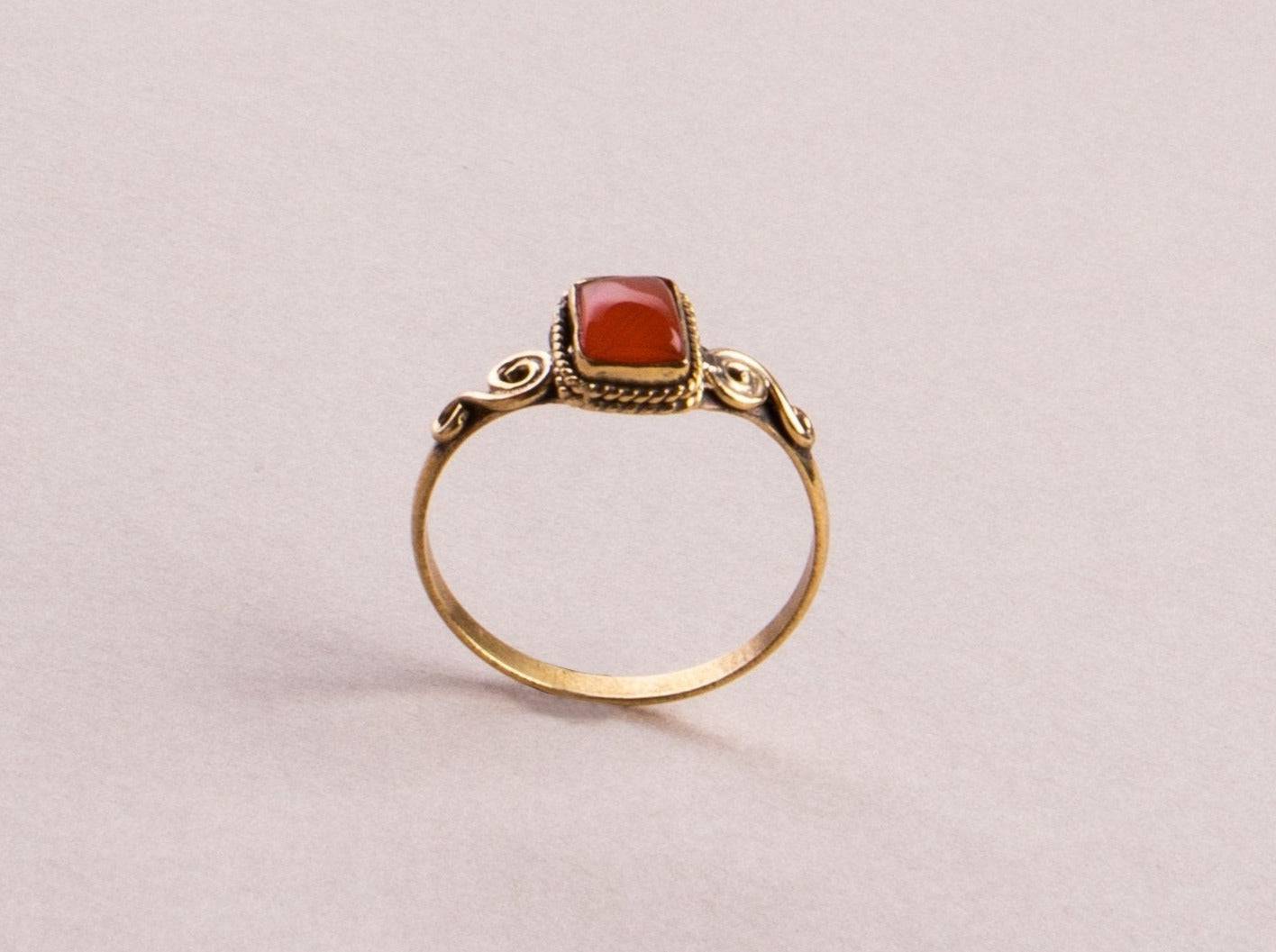 Rechteckiger roter Achat Ring gold - NooeBerlin