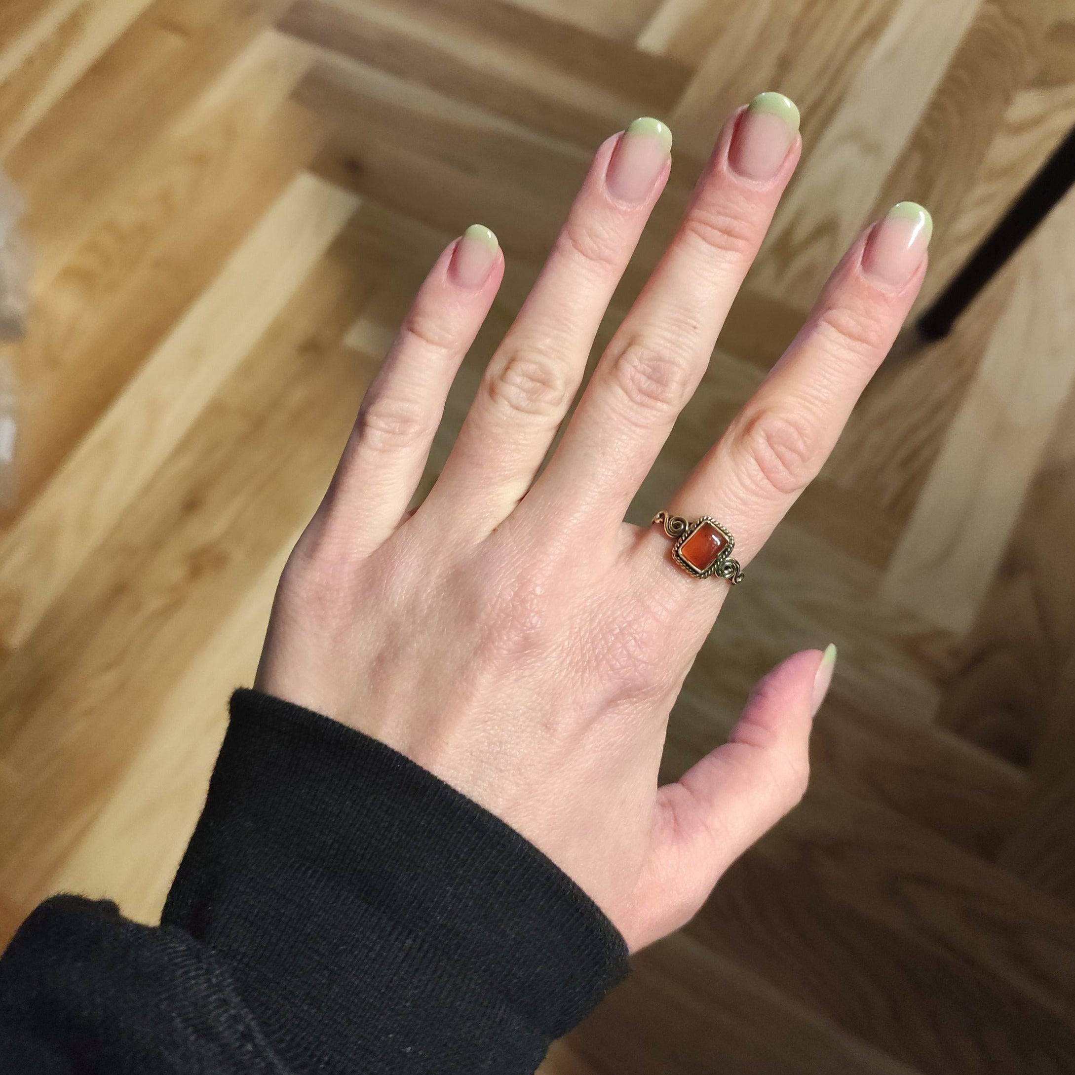 Rechteckiger roter Achat Ring gold - NooeBerlin
