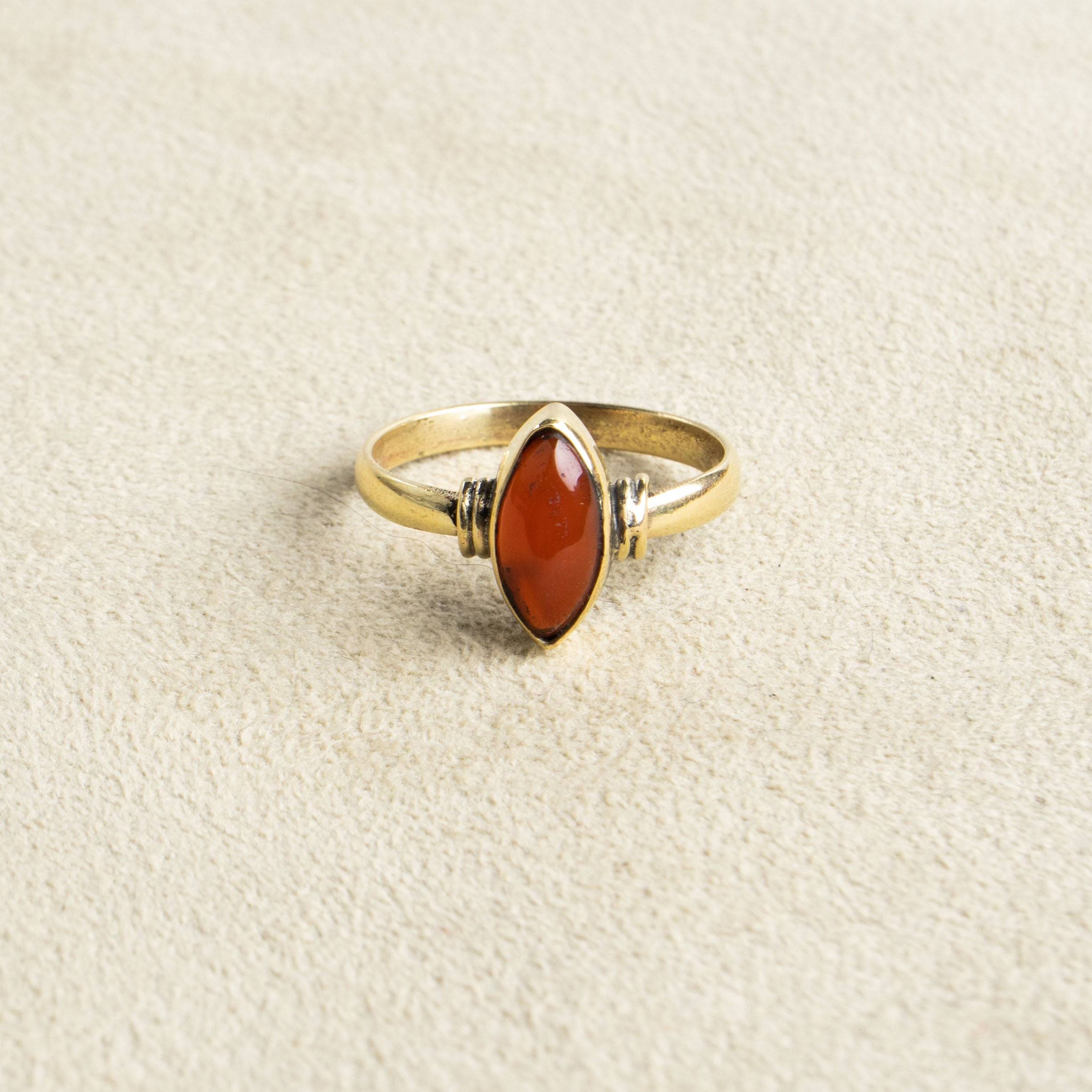 Roter Achat Ring mit ovalem Stein gold handgemacht - NooeBerlin