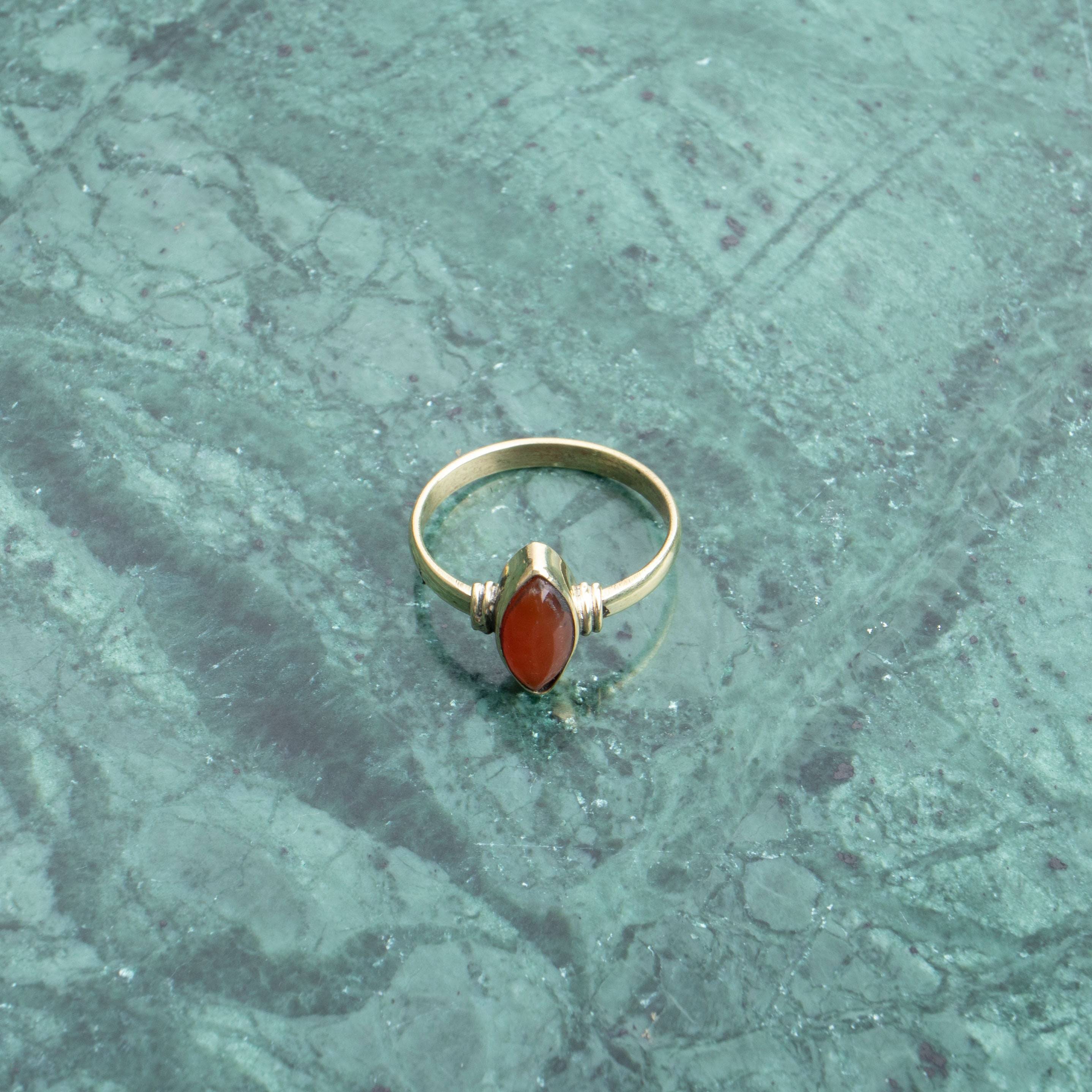 Roter Achat Ring mit ovalem Stein gold handgemacht - NooeBerlin