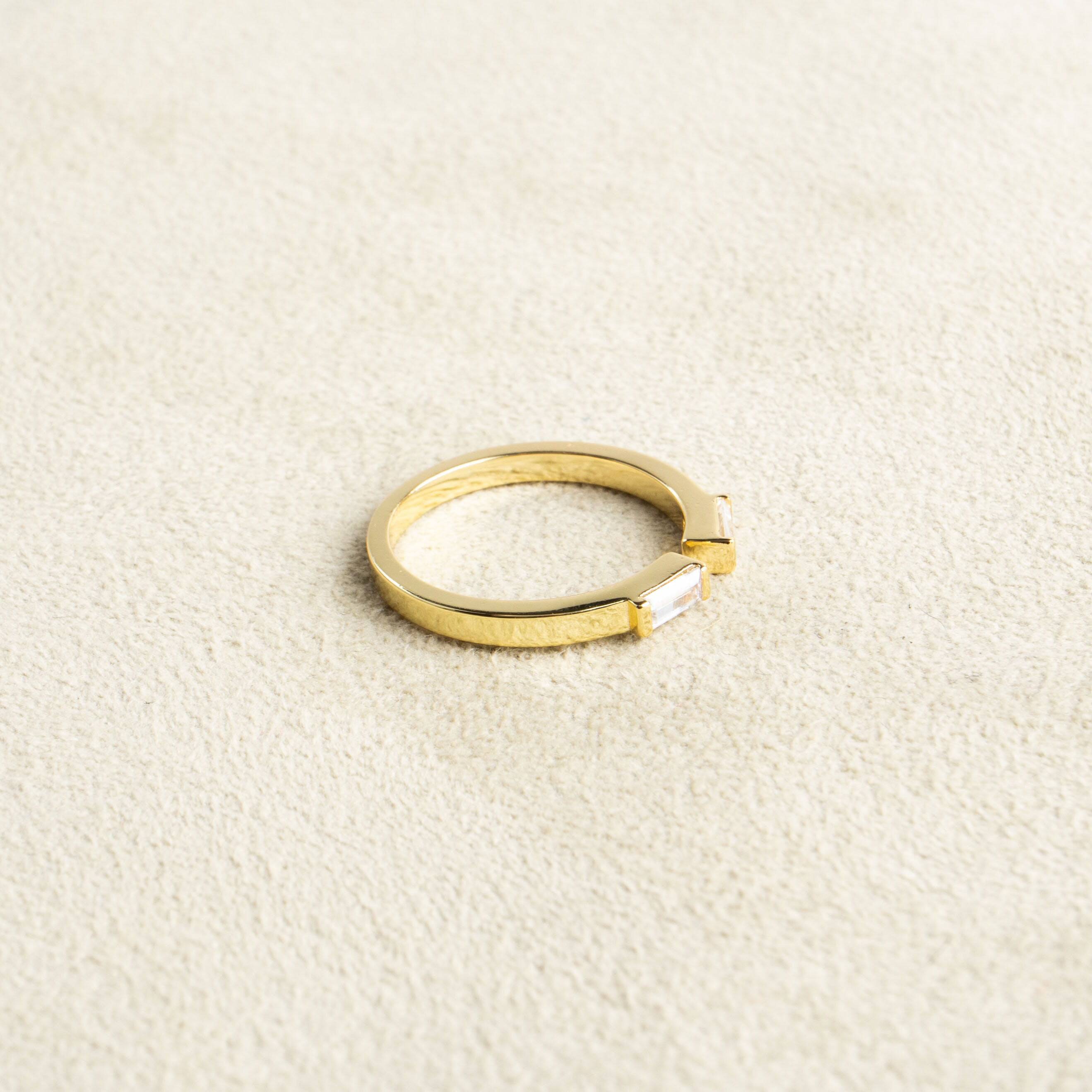 Offener vergoldeter Ring mit zwei Steinen Zirkonia - NooeBerlin