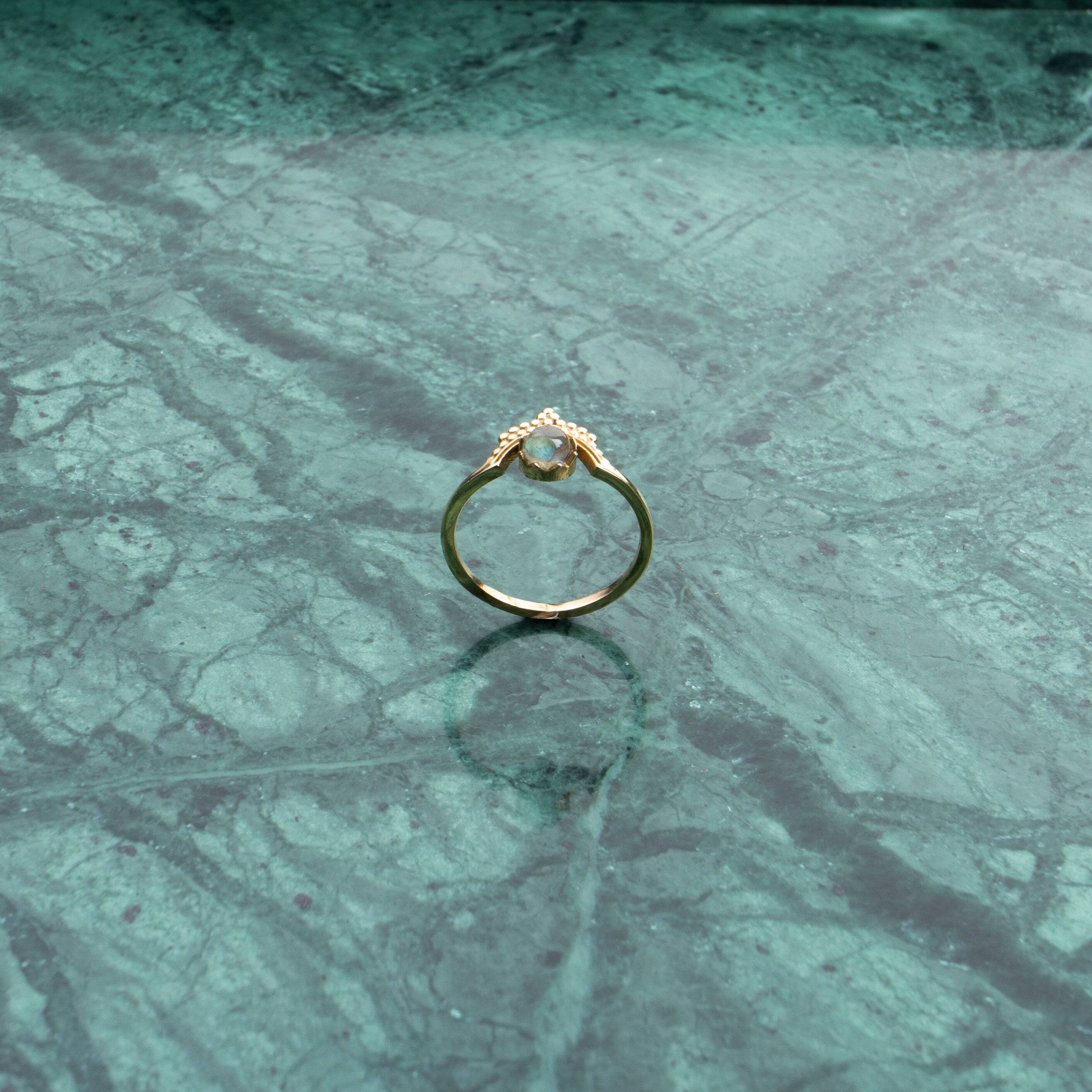 Tiara Kronen Ring mit Labradorit handgemacht - NooeBerlin