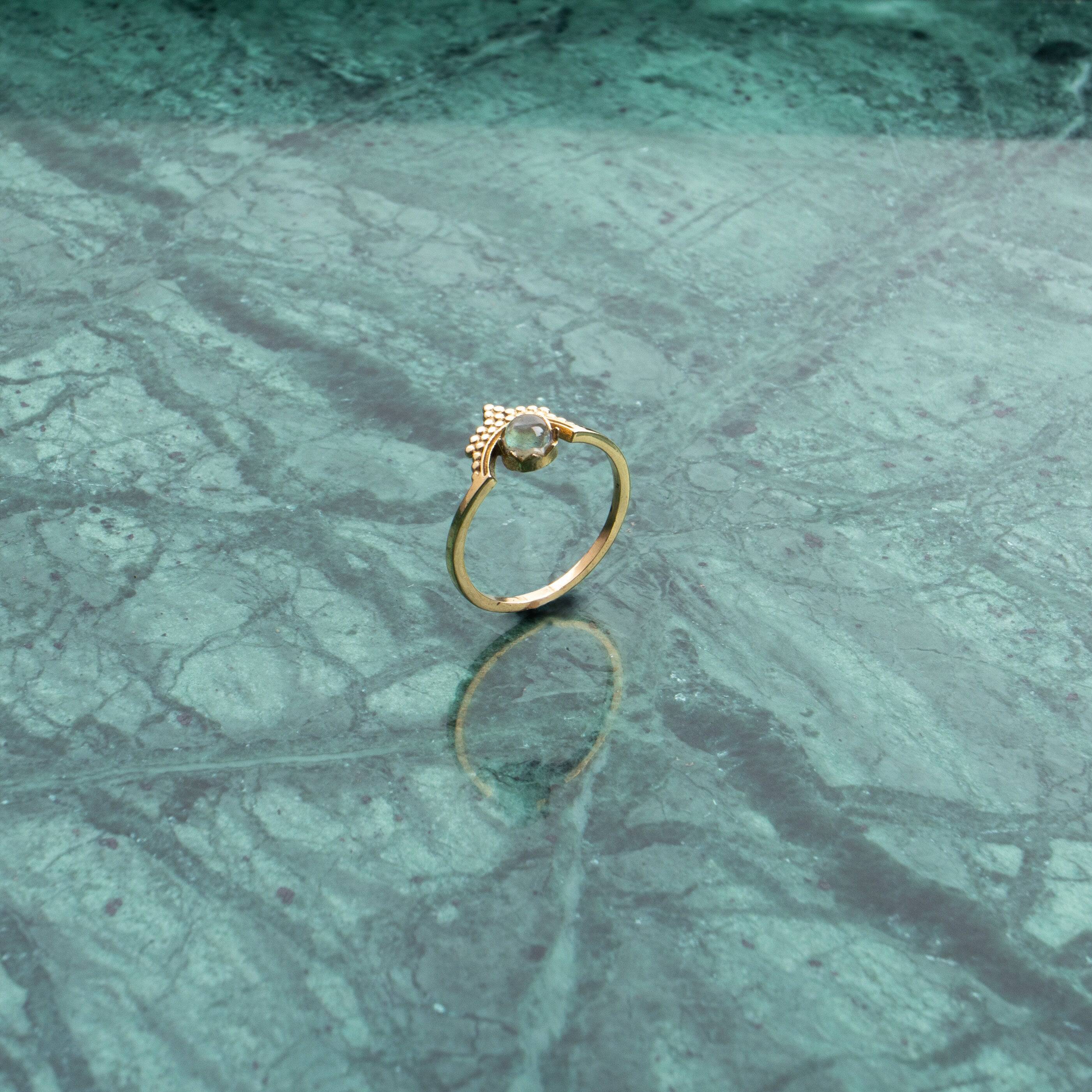 Tiara Kronen Ring mit Labradorit handgemacht - NooeBerlin