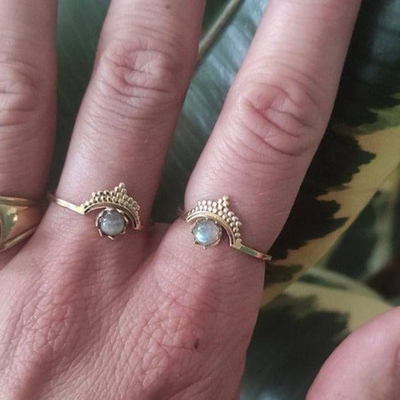 Tiara Kronen Ring mit Labradorit handgemacht - NooeBerlin