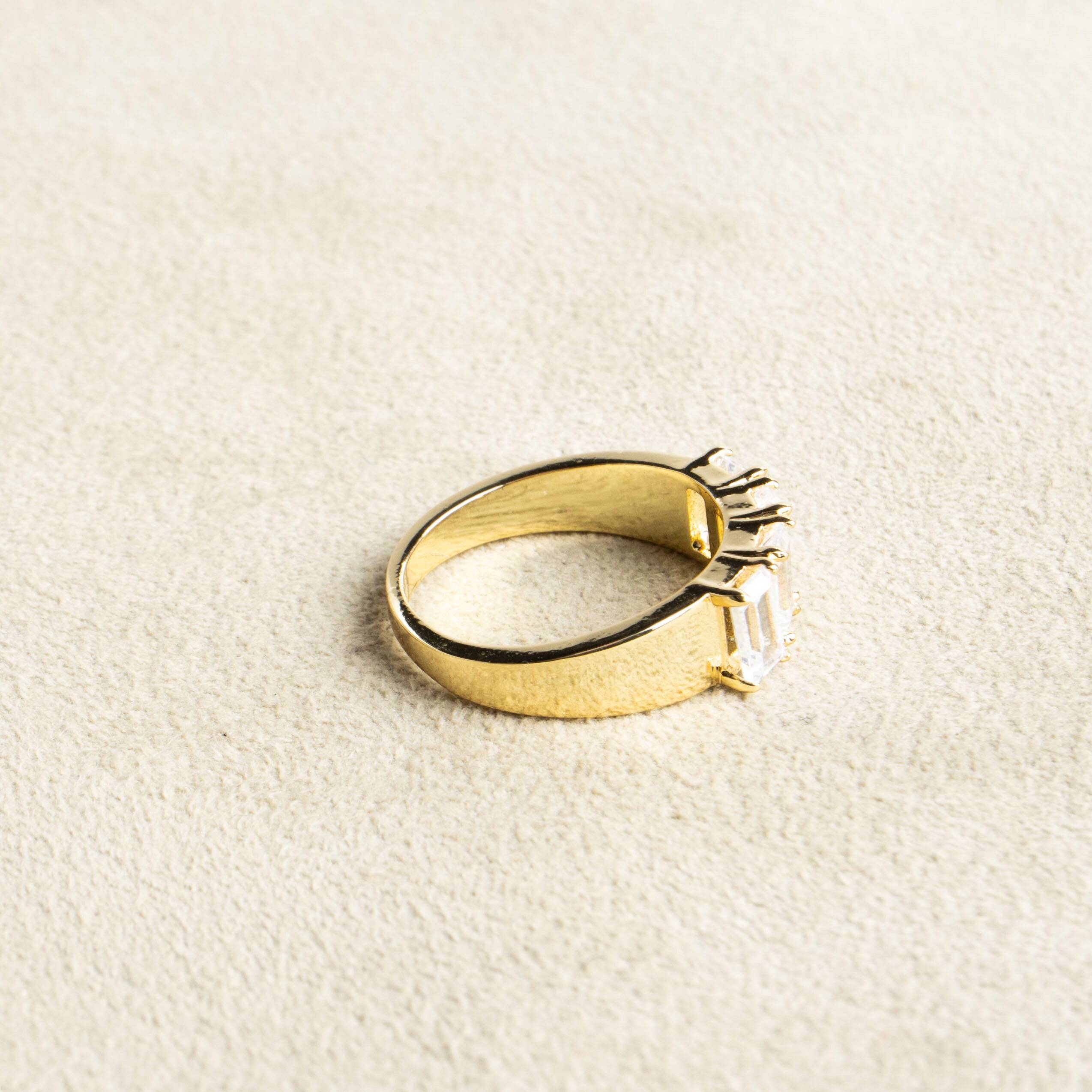 Vergoldeter Ring mit vier Zirkonen - NooeBerlin