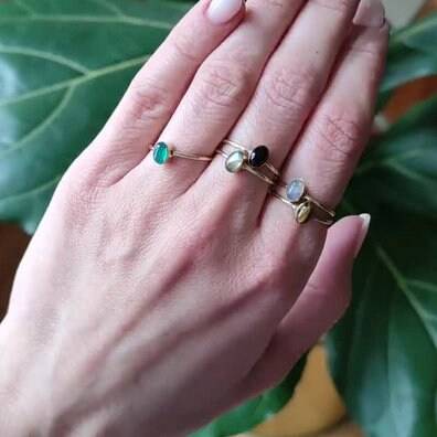Feiner Labradorit Ring mit ovalem Stein handgemacht - NooeBerlin