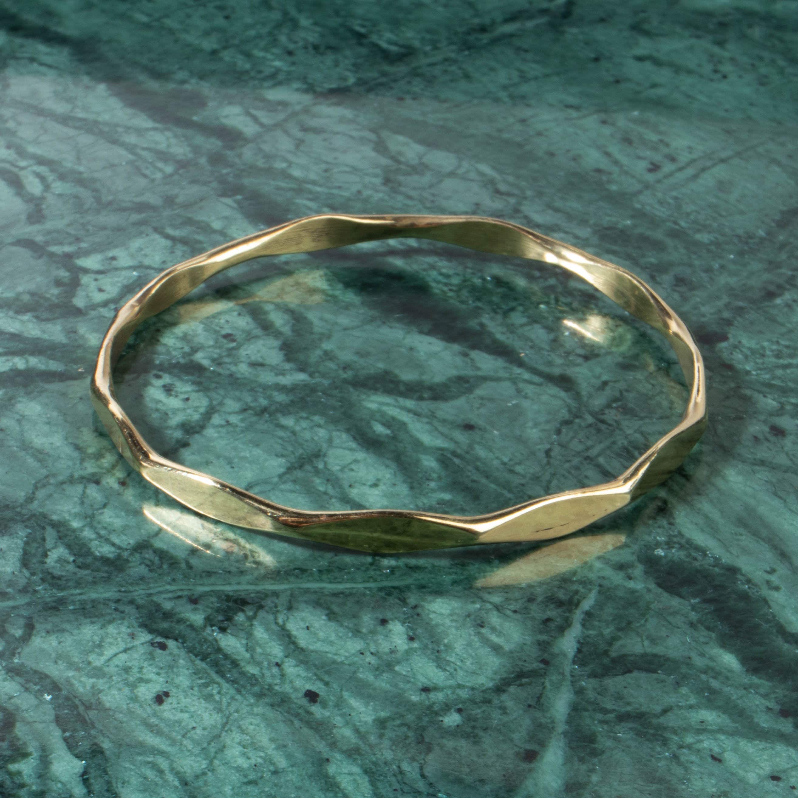 Achteckiger Armreif aus Messing gold handgefertigt - NooeBerlin