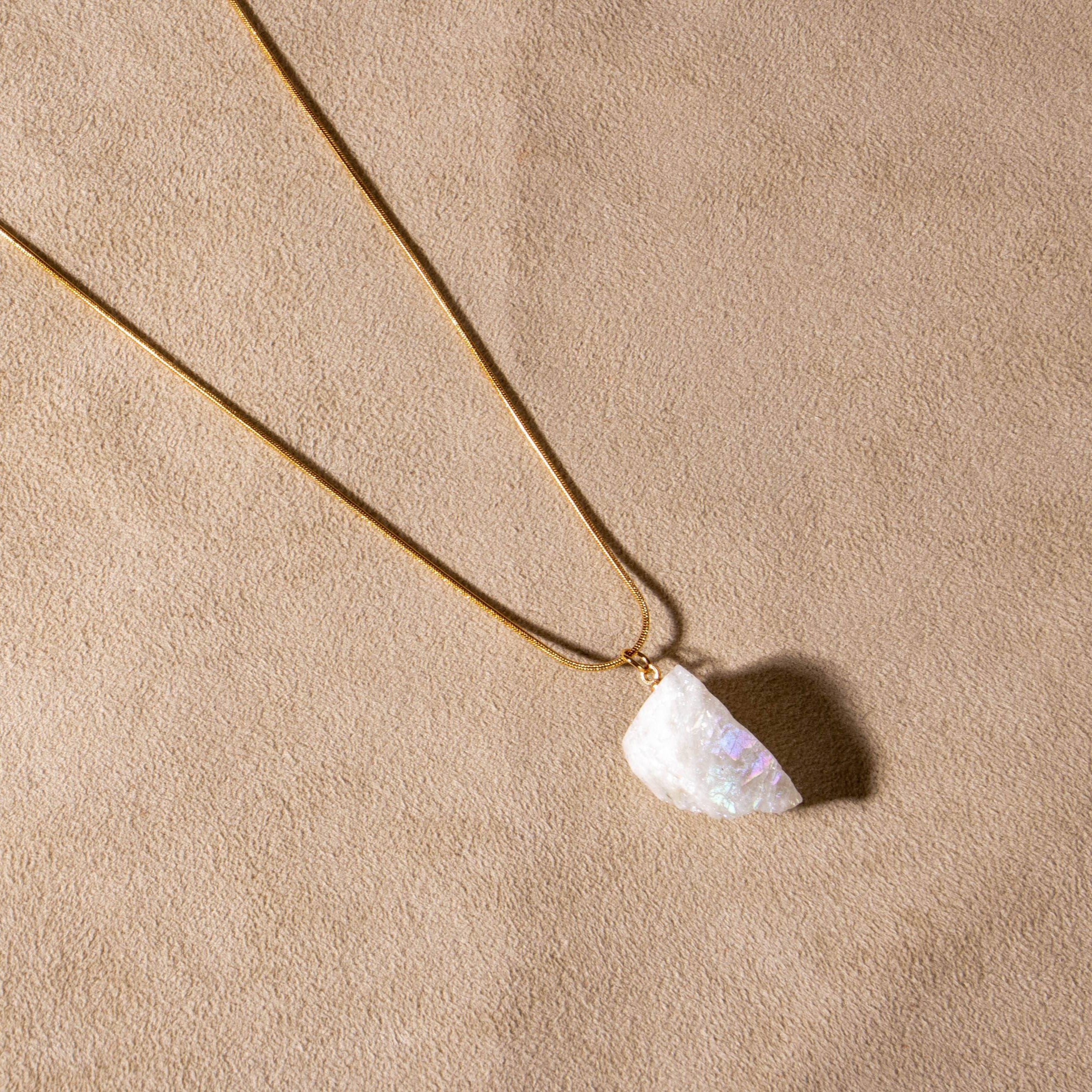 Goldene Kette mit Anhänger gold Regenbogen Mondstein, Aventurin/ oder Amethyst - NooeBerlin