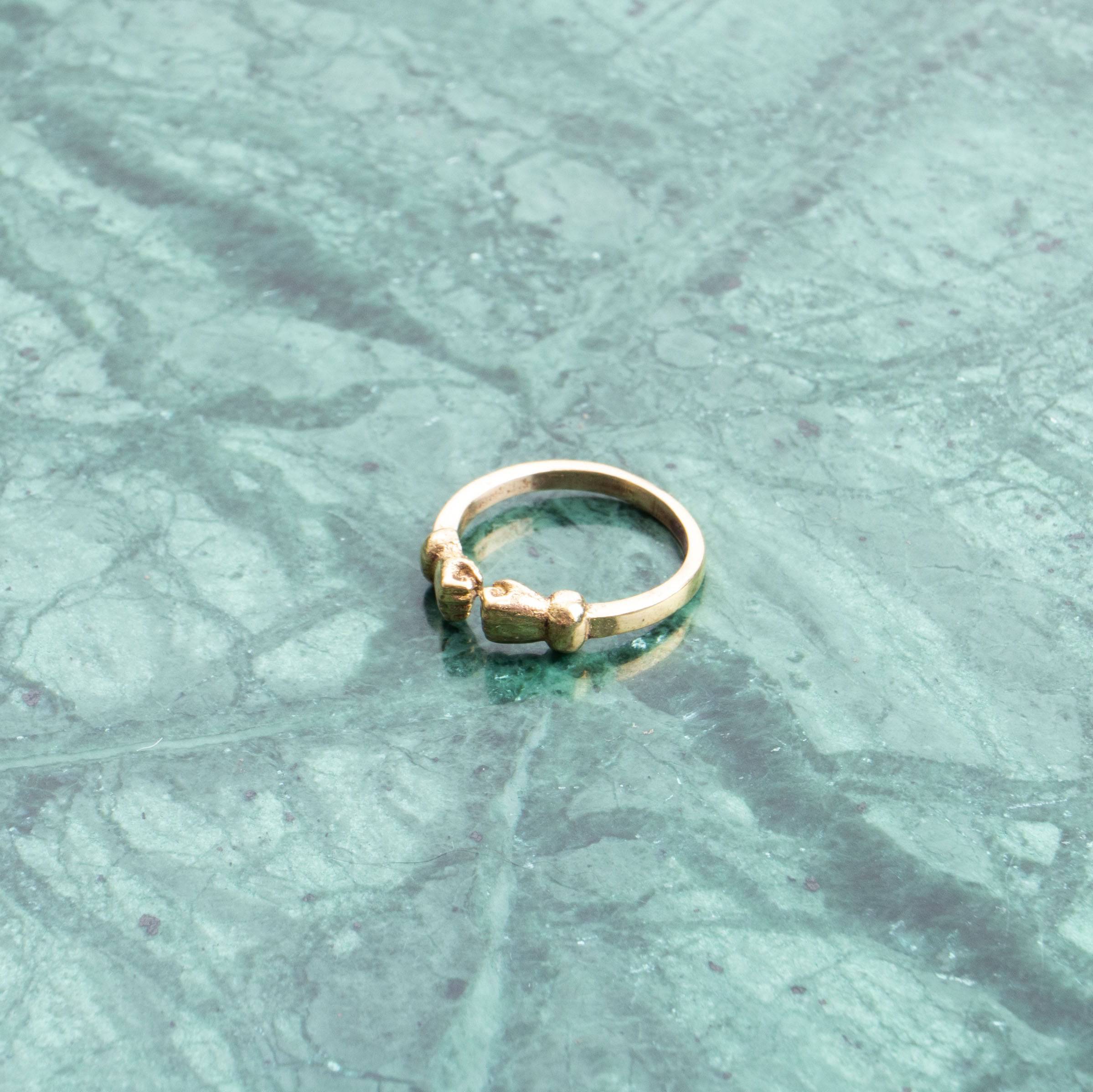 Faust Ring gold fist bump - NooeBerlin