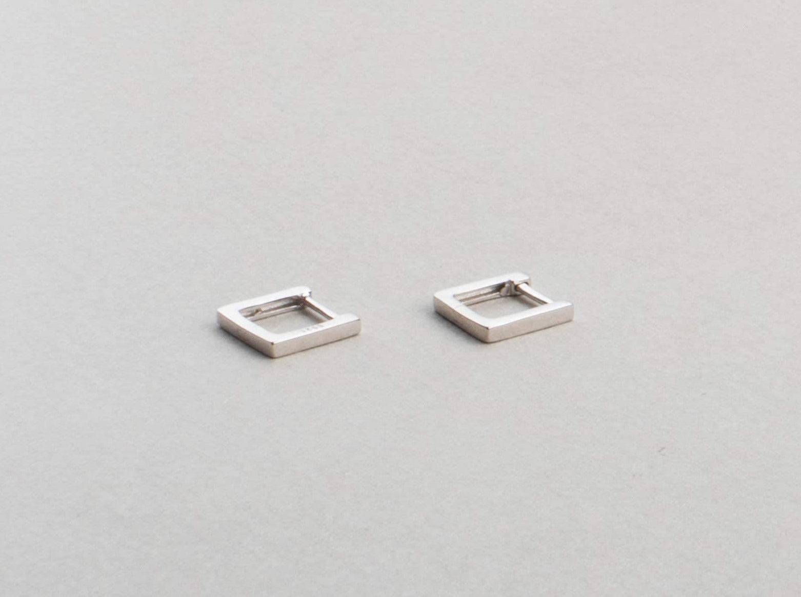 Rechteckige Creolen Huggies aus 925 Sterling Silber eckig minimalistisch - NooeBerlin