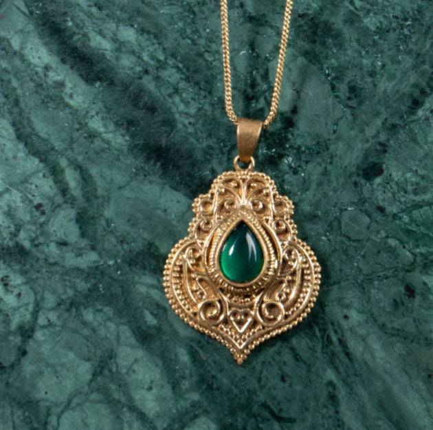 Grüner Onyx Mandala Kette gold handgemacht - NooeBerlin