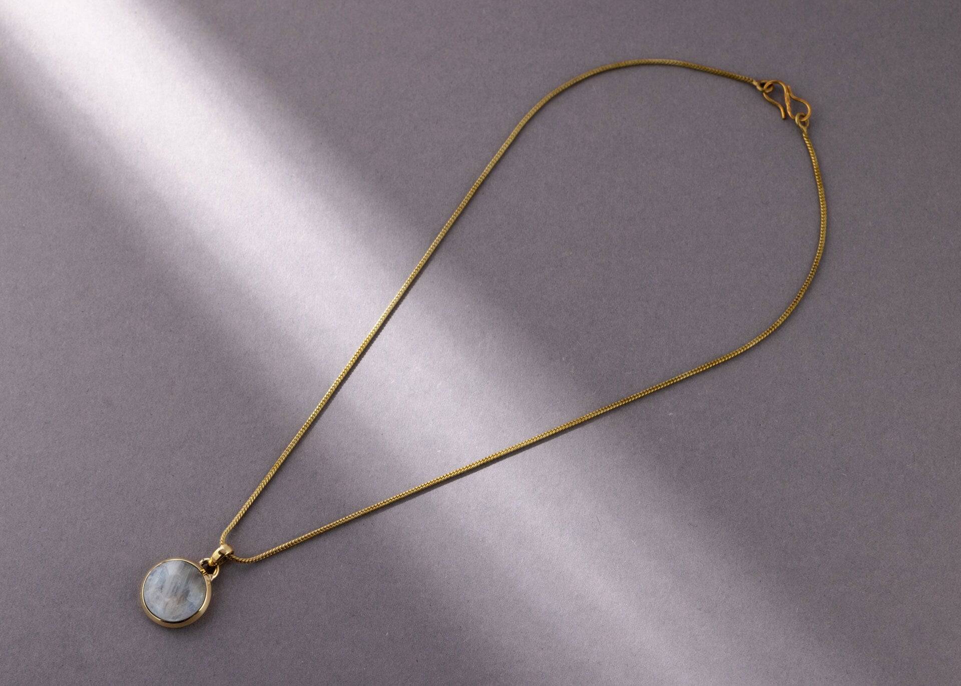 Kette mit rundem Mondstein Anhänger gold - NooeBerlin