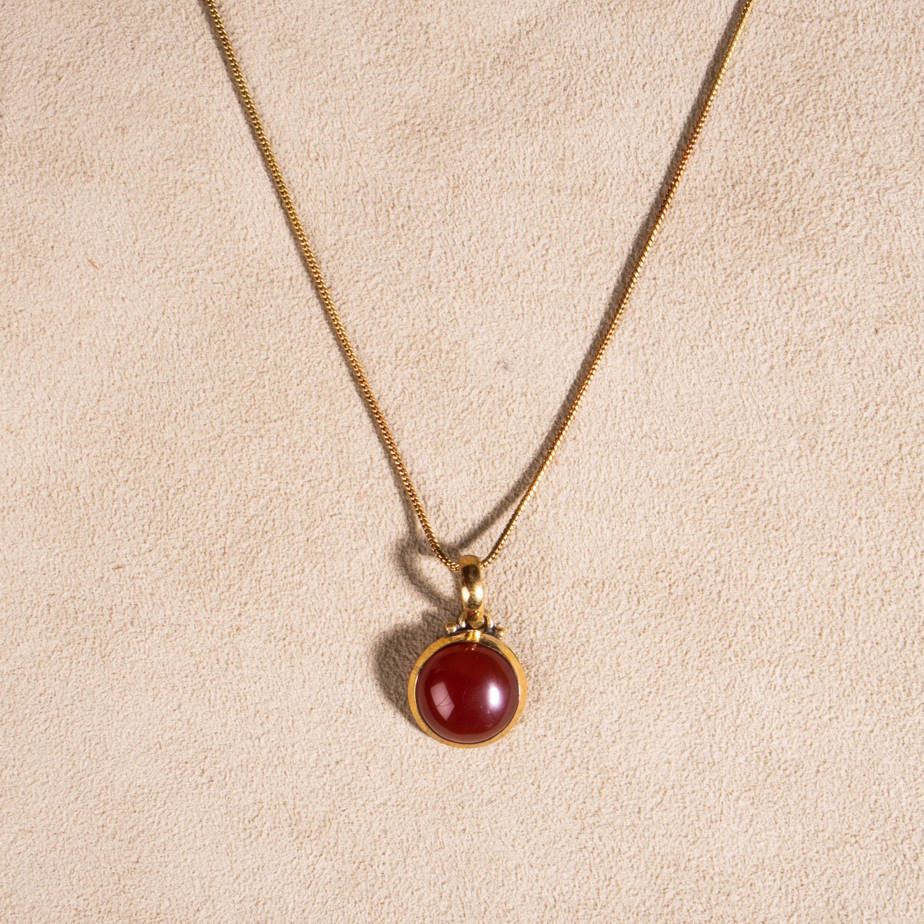 Roter Achat Kette mit rundem Anhänger gold - NooeBerlin