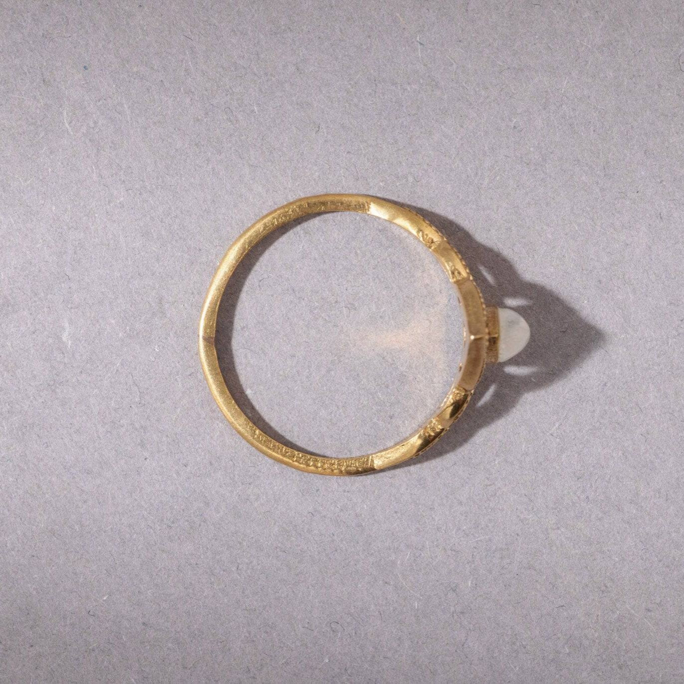 Tiara Kronen Ring mit Mondstein Spitze gold handgemacht - NooeBerlin
