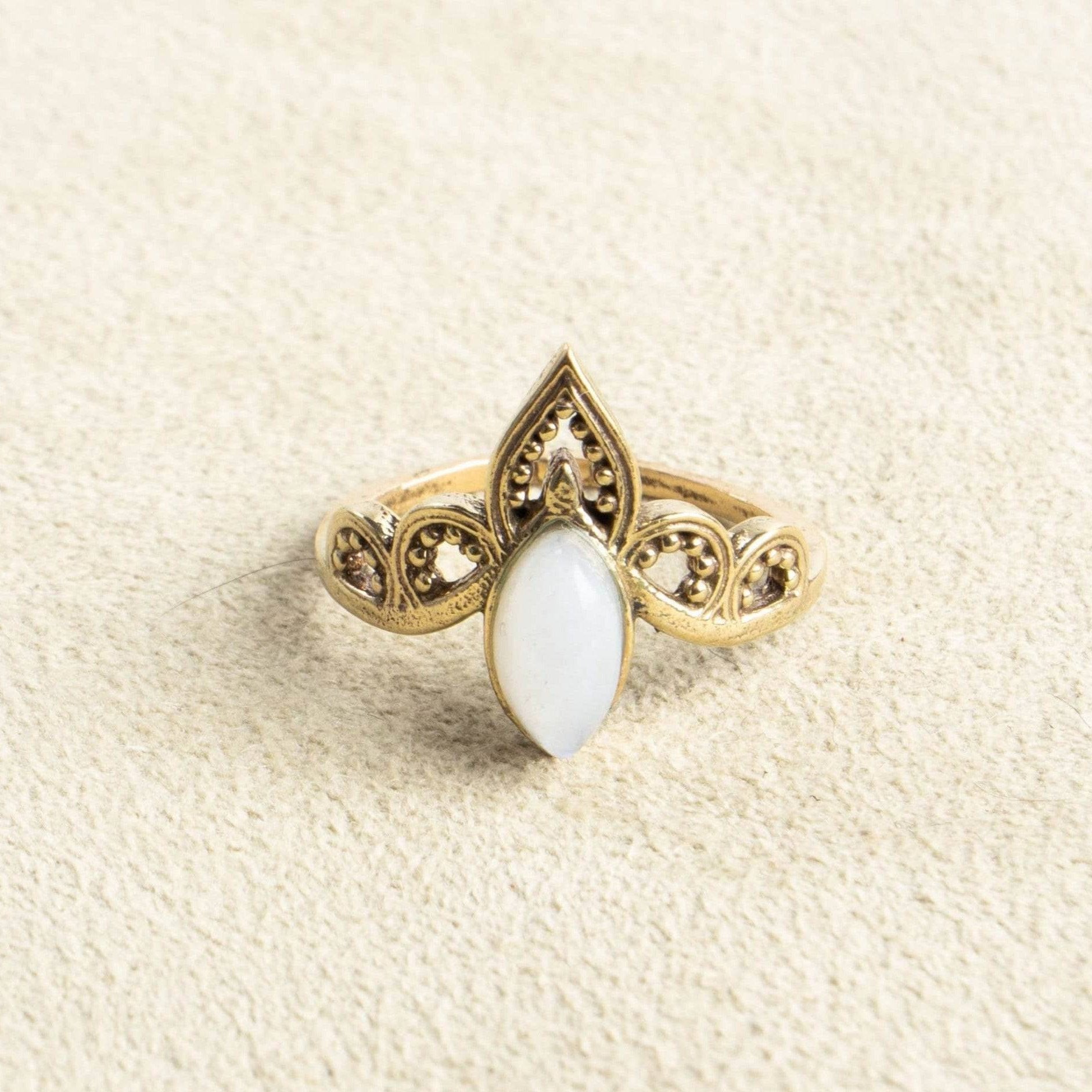 Auge Kronen Ring mit Mondstein gold handgemacht - NooeBerlin
